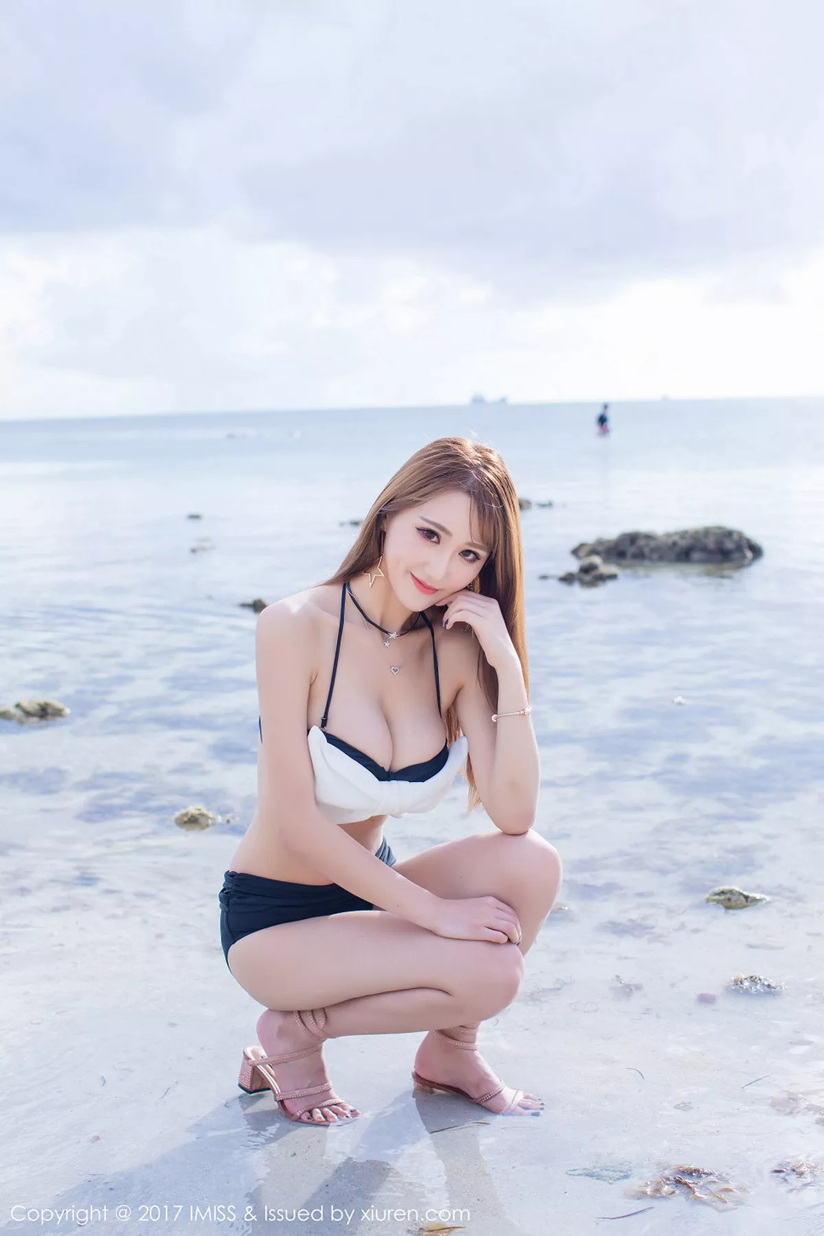 秀人集.com_[IMISS爱蜜社]Vol.179_气质美女妤薇Vivian沙巴旅拍绝美芭比娃娃完美身材写真42P