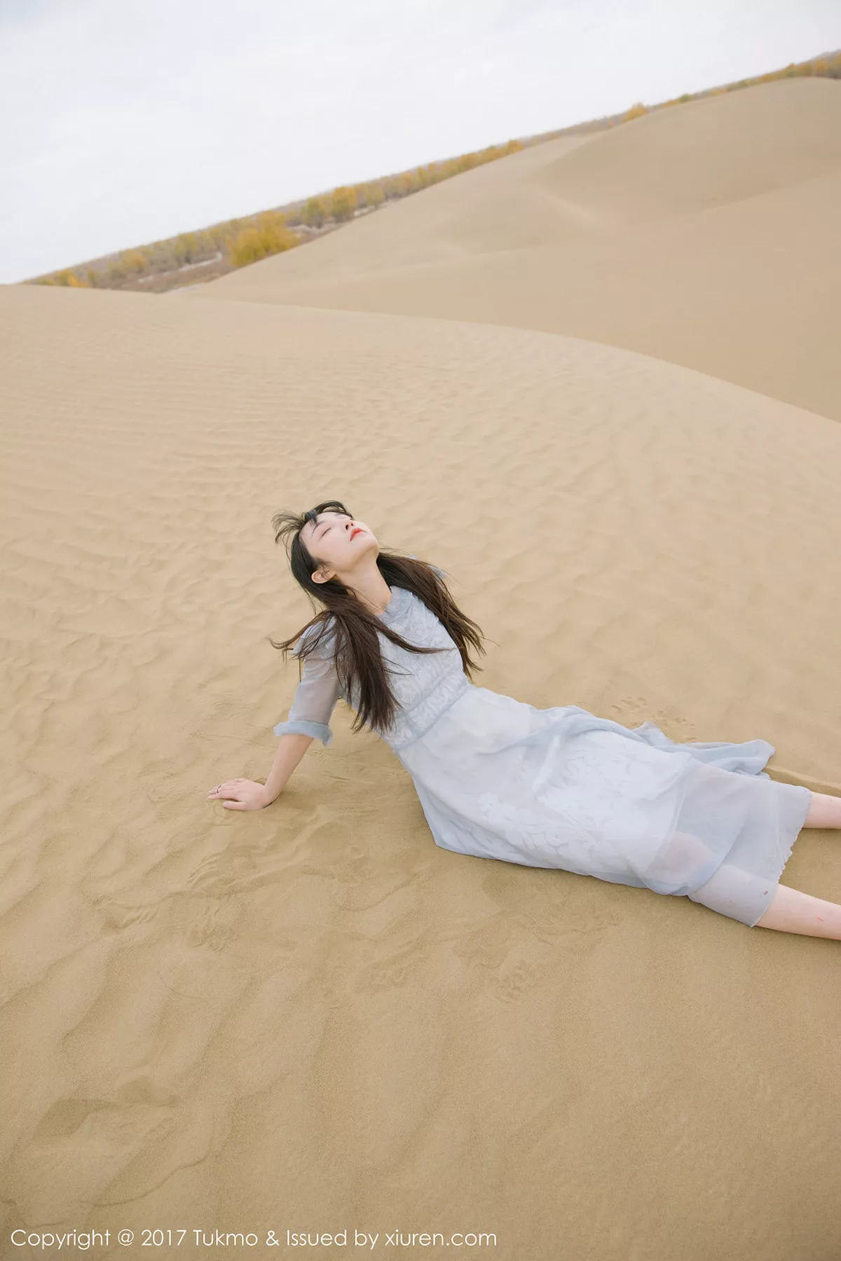 秀人集.com_[Tukmo兔几盟]Vol.104_美女主播之应沙漠旅拍清新连身裙系列唯美迷人写真40P