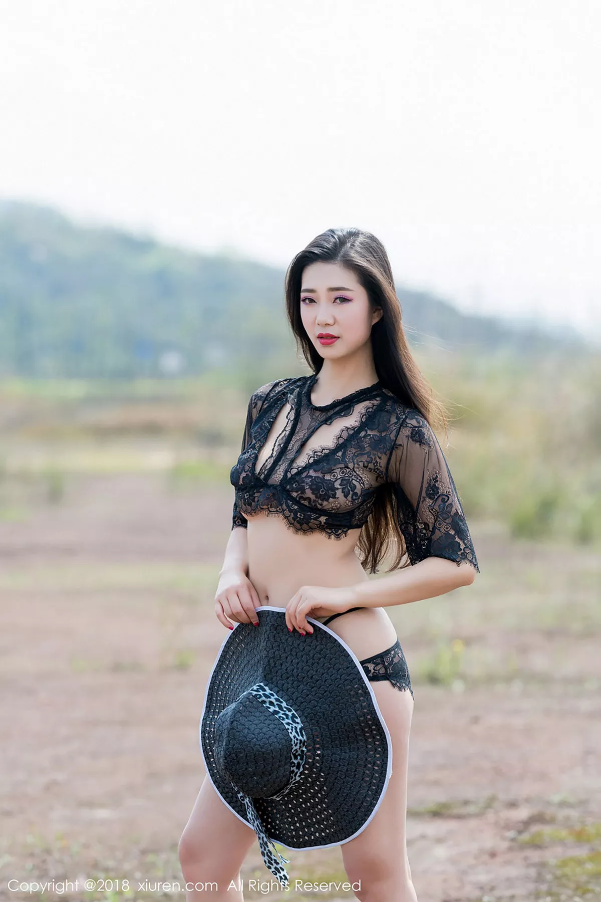 秀人集.com_[XiuRen秀人网]No.1058_女神宋KiKi户外蕾丝情趣内衣+白色蕾丝装大胆露出诱惑写真35P