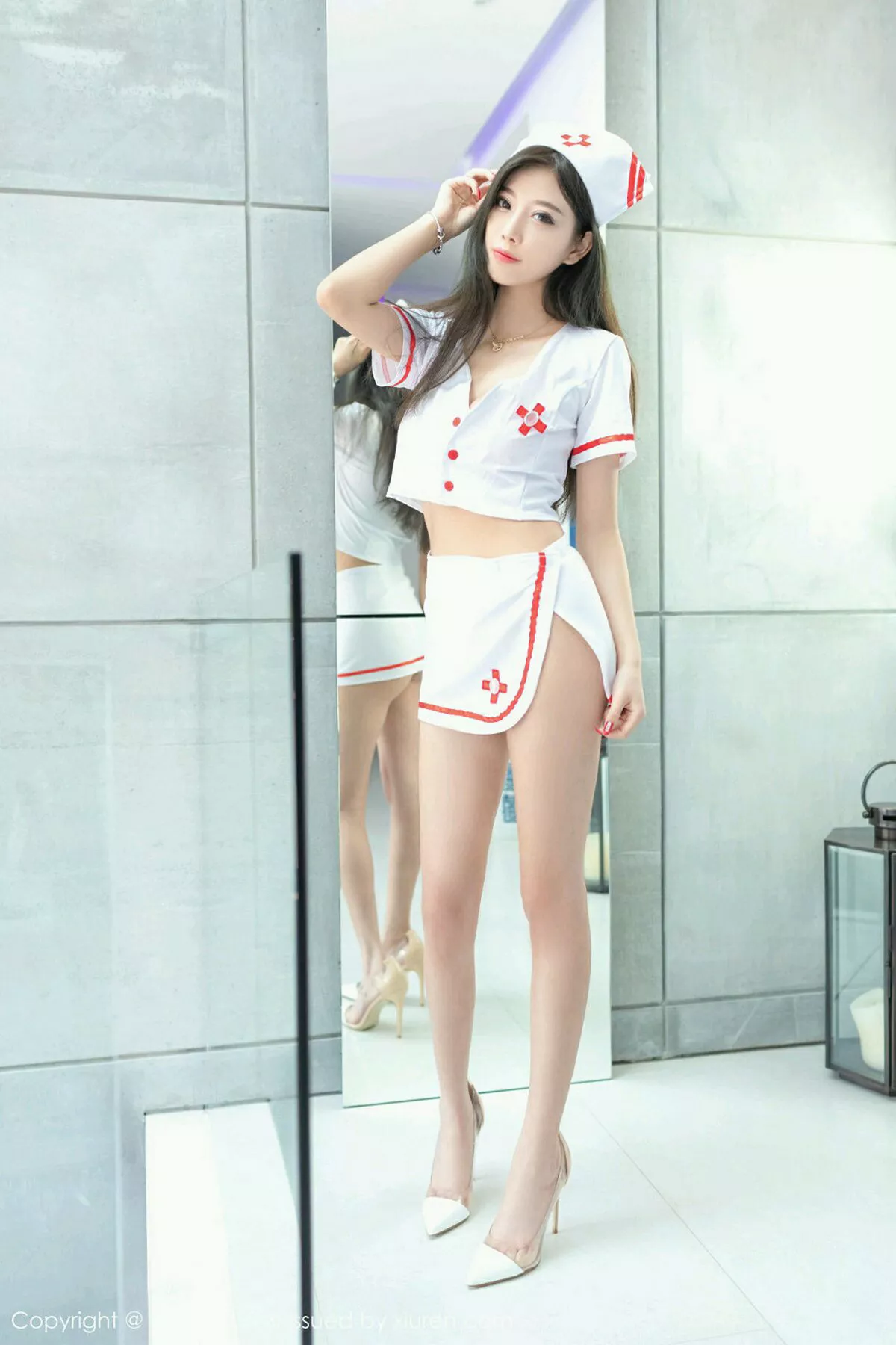 秀人集.com_[IMISS爱蜜社]Vol.283_甜美女神杨晨晨sugar居家性感护士装露白嫩翘臀诱惑写真37P