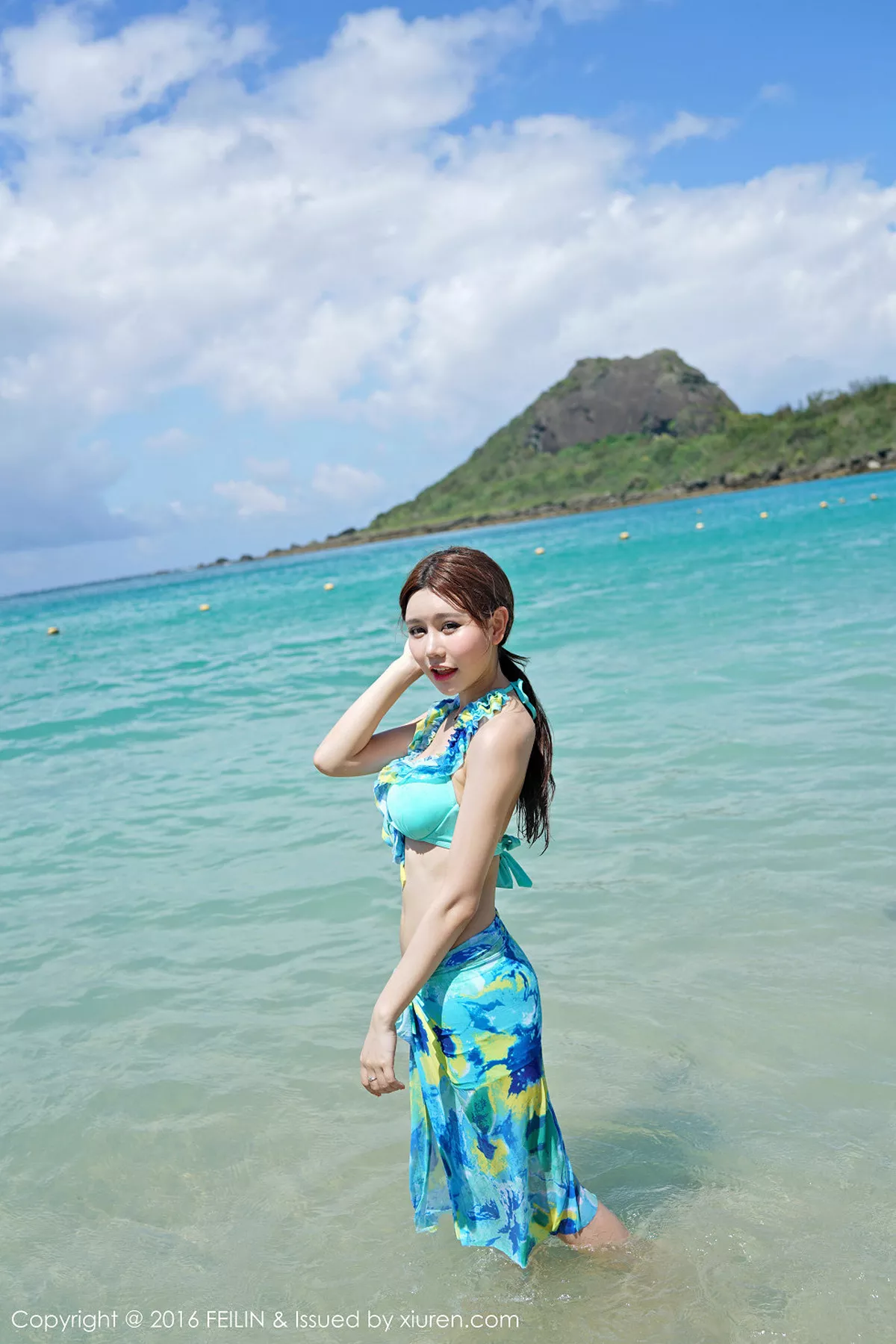秀人集.com_[FeiLin嗲囡囡]Vol.045_嫩模Milk楚楚沙滩花色比基尼秀完美身材性感写真46P