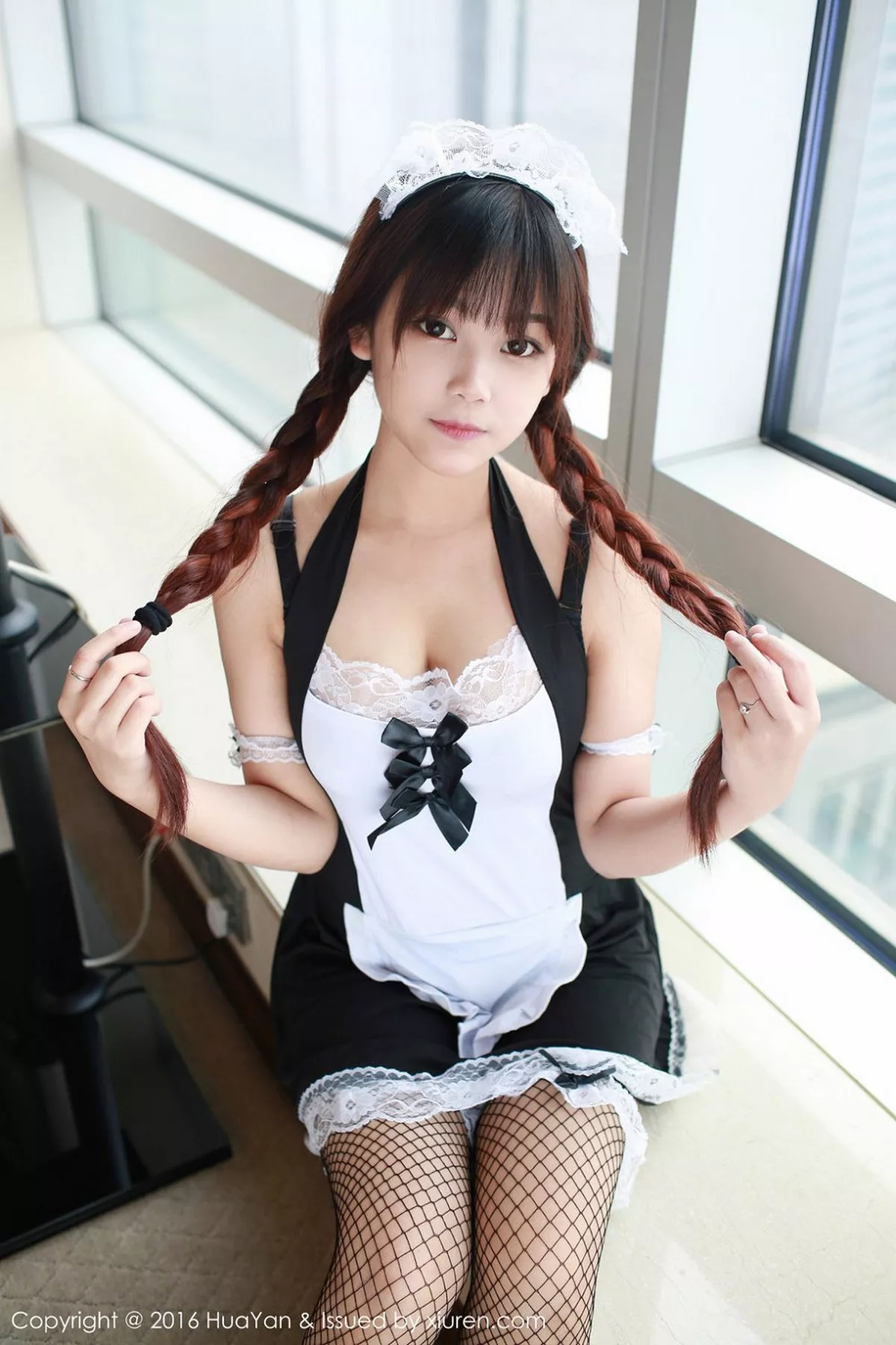 秀人集.com_[HuaYan花の颜]Vol.016_新人嫩模小月儿性感黑色女仆装黑色渔网丝袜清新写真54P