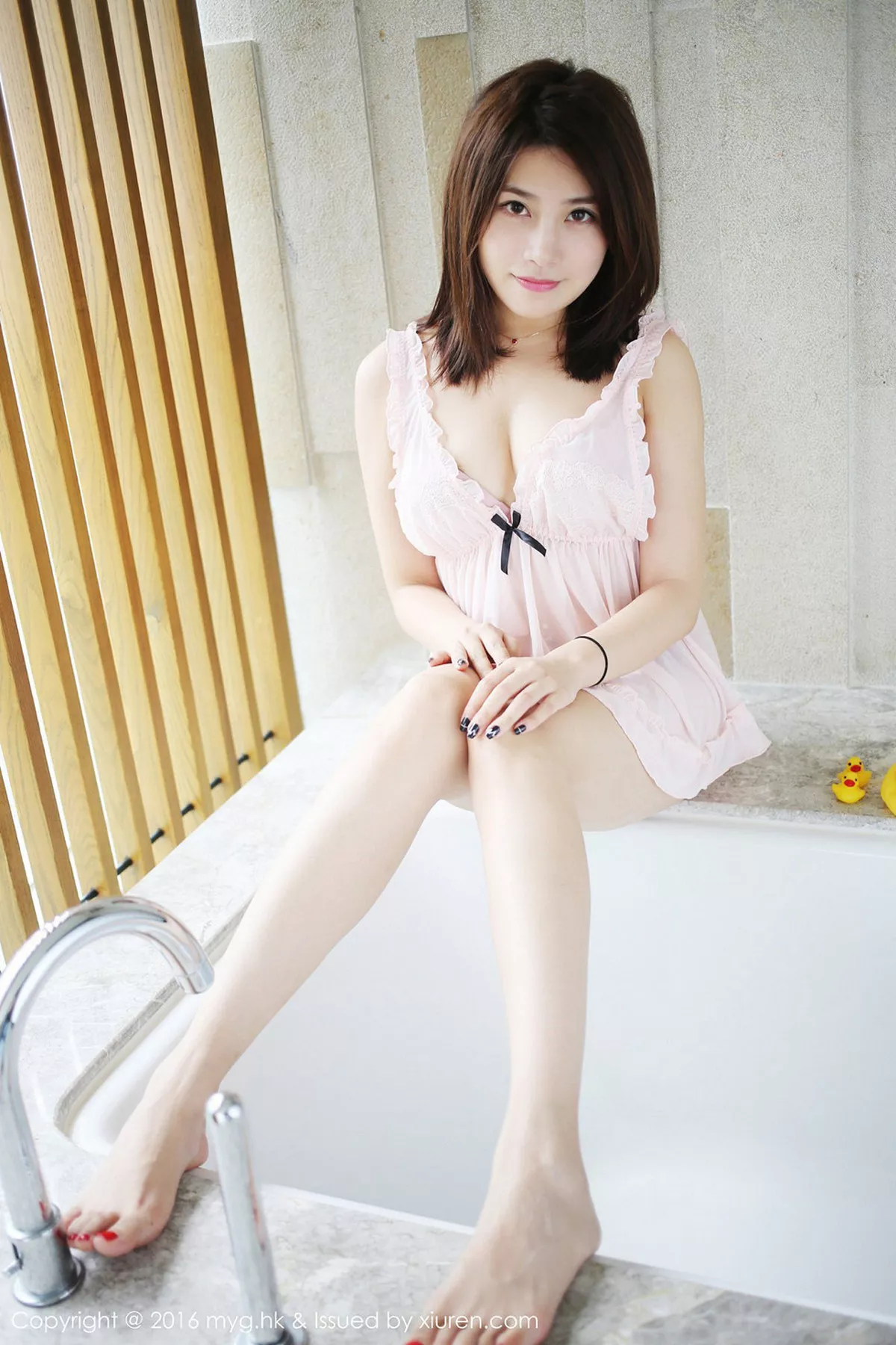 秀人集.com_[MyGirl美媛馆]Vol.228_许诺Sabrina三亚旅拍第2套浴室里粉红内衣秀豪乳写真60P