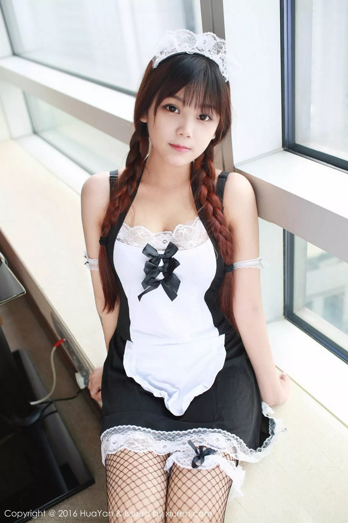 秀人集.com_[HuaYan花の颜]Vol.016_新人嫩模小月儿性感黑色女仆装黑色渔网丝袜清新写真54P