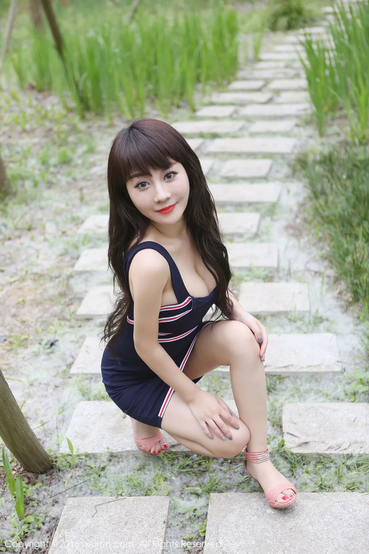 秀人集.com_[XiuRen秀人网]No.529_嫩模陈巧蓓isabella粉红低胸连体裙秀F杯豪乳诱惑写真55P