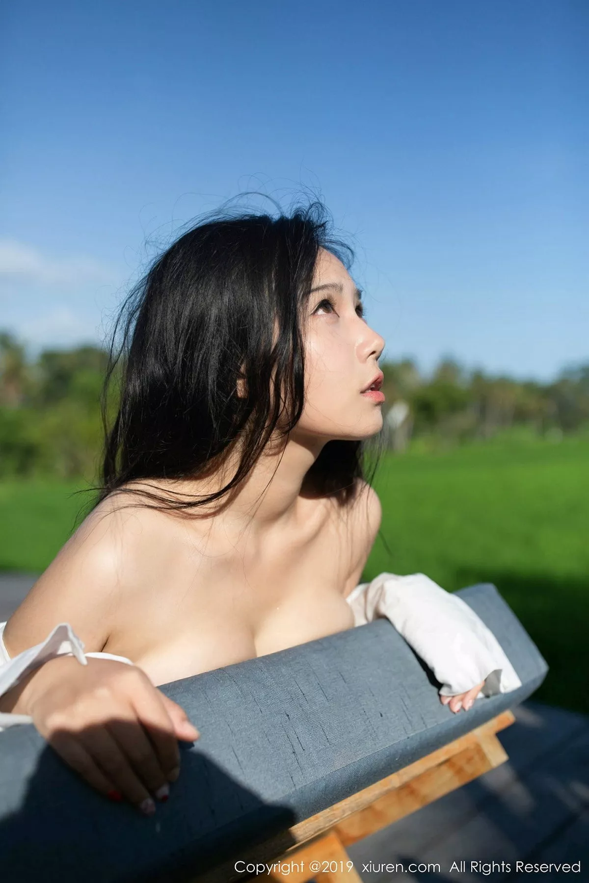 秀人集.com_[XiuRen秀人网]No.1634_女神徐微微mia巴厘岛旅拍户外真空白衬衣秀火辣身材诱惑写真65P