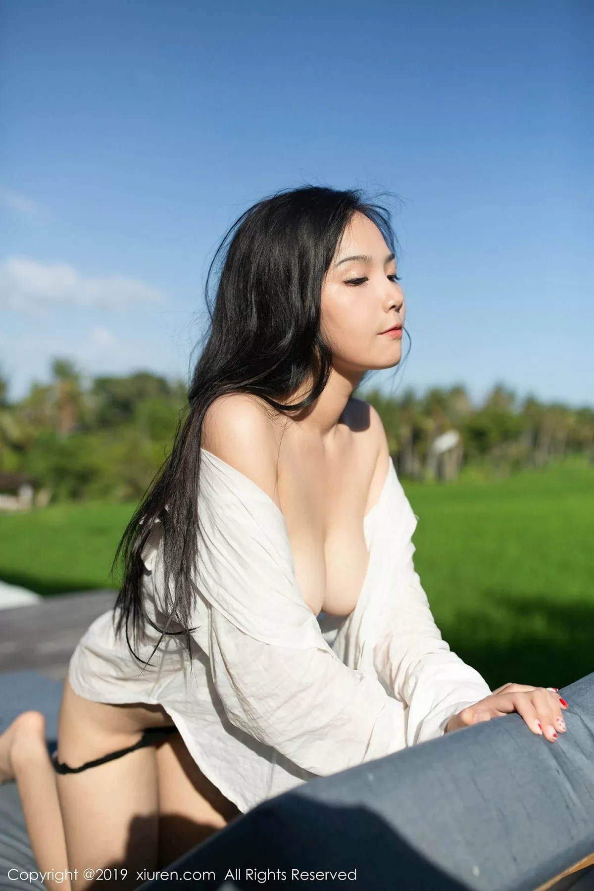 秀人集.com_[XiuRen秀人网]No.1634_女神徐微微mia巴厘岛旅拍户外真空白衬衣秀火辣身材诱惑写真65P