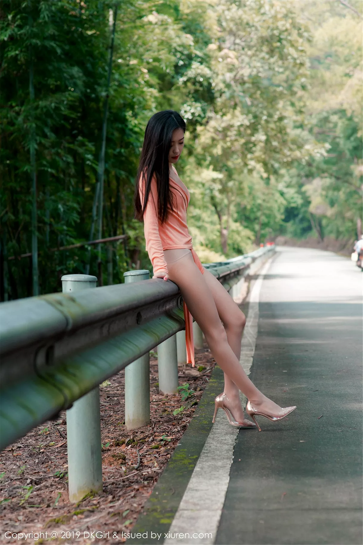 秀人集.com_[DKGirl御女郎]Vol.114_嫩模小子怡Alice户外露天车拍系列无内肉丝裤袜惹火诱惑写真48P