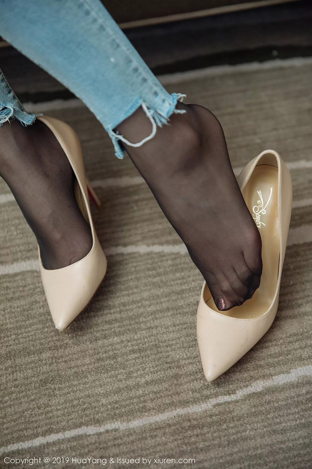 秀人集.com_[HuaYang花漾]Vol.110_女神周于希Sandy私房粉色情趣内衣半脱露丰乳肥臀极致诱惑写真41P