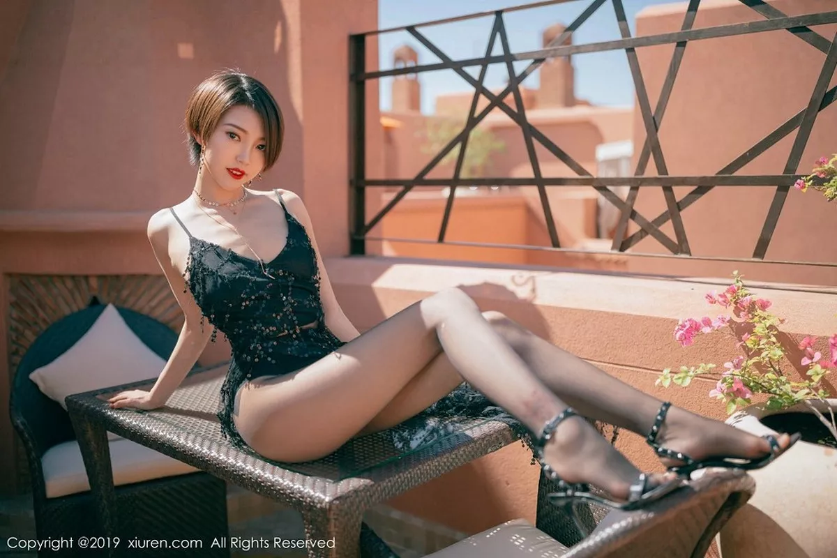 秀人集.com_[XiuRen秀人网]No.1393_女神冯木木LRIS心愿旅拍内衣配无内黑丝裤袜火辣诱惑写真57P