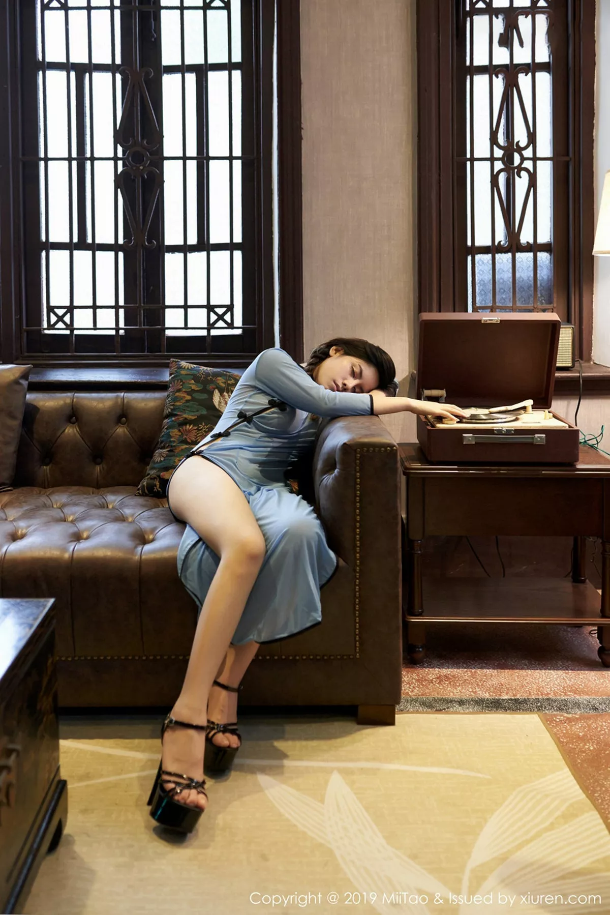 秀人集.com_[MiiTao蜜桃社]Vol.127_嫩模梦恬私房民国风薄纱旗袍透视秀傲人豪乳极致诱惑写真50P