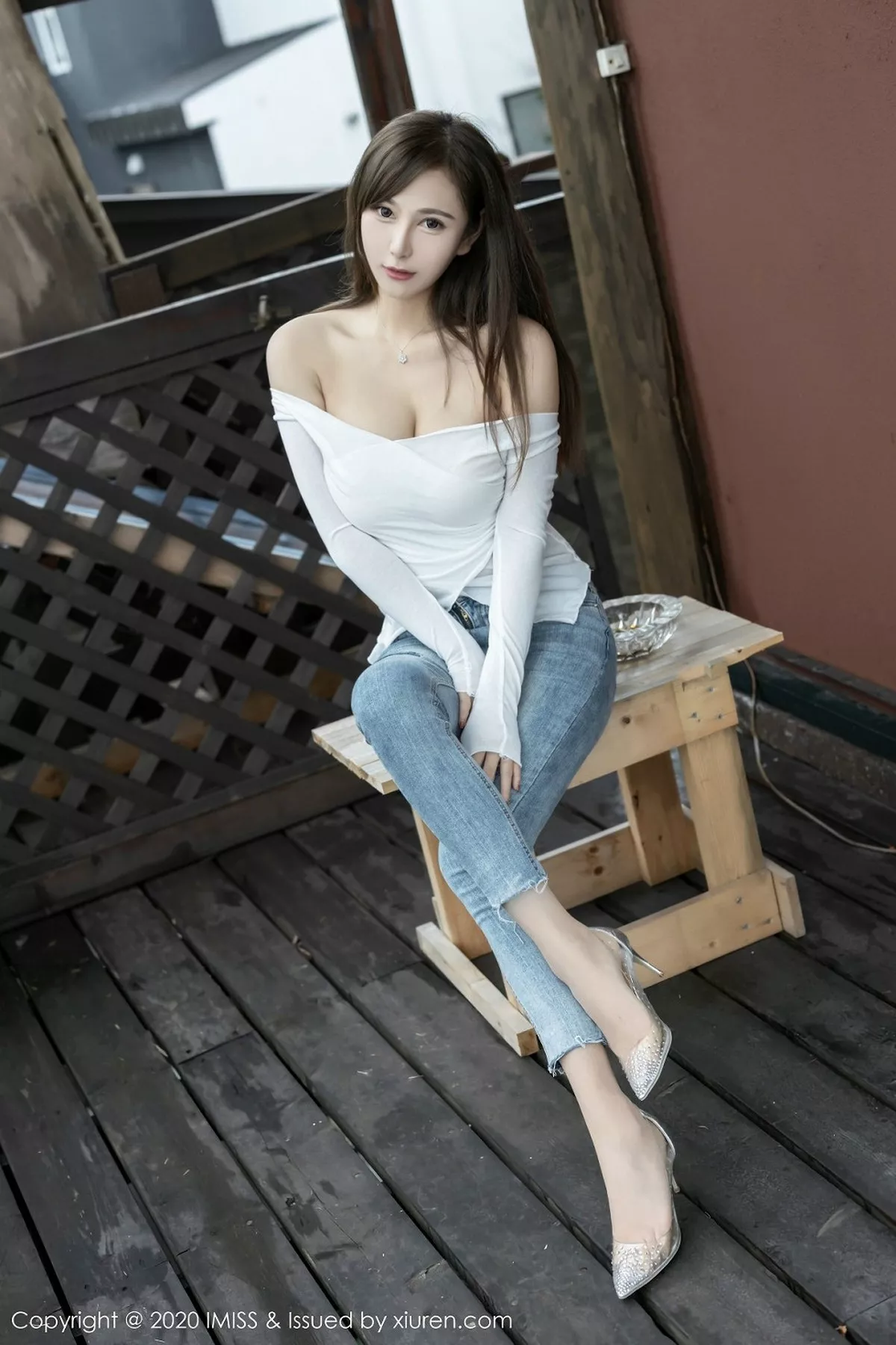 秀人集.com_[IMISS爱蜜社]Vol.452_气质女神Lavinia北海道旅拍私房黑色蕾丝内衣完美诱惑写真63P