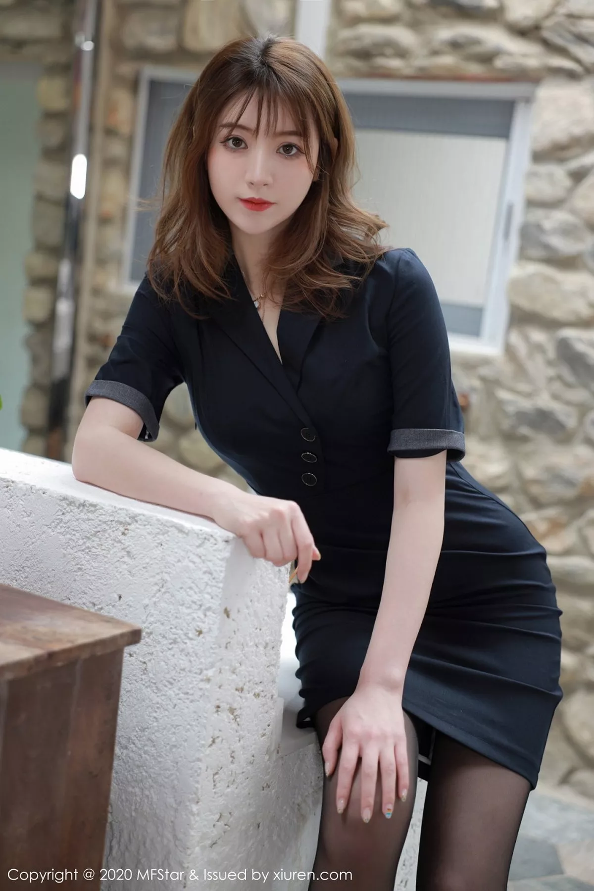 秀人集.com_[MFStar模范学院]Vol.337_嫩模yoo优优大理旅拍浴室典雅黑色制服极致妩媚诱惑写真55P