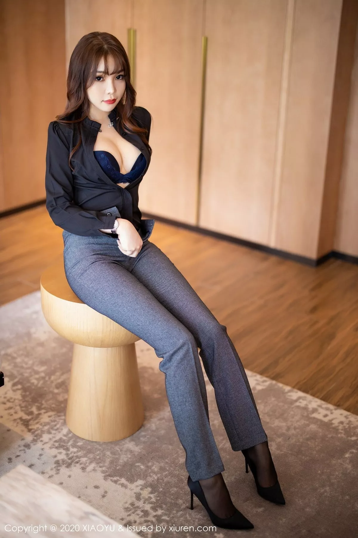 秀人集.com_[XiaoYu画语界]Vol.319_女神芝芝Booty阳朔旅拍职场制服主题露吊带黑丝袜撩人诱惑写真96P