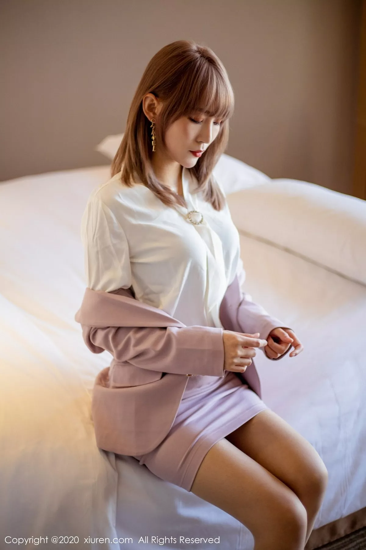 秀人集.com_[XiuRen秀人网]No.2304_嫩模周慕汐fairy私房床上全裸上身无内肉丝裤袜惹火诱惑写真51P