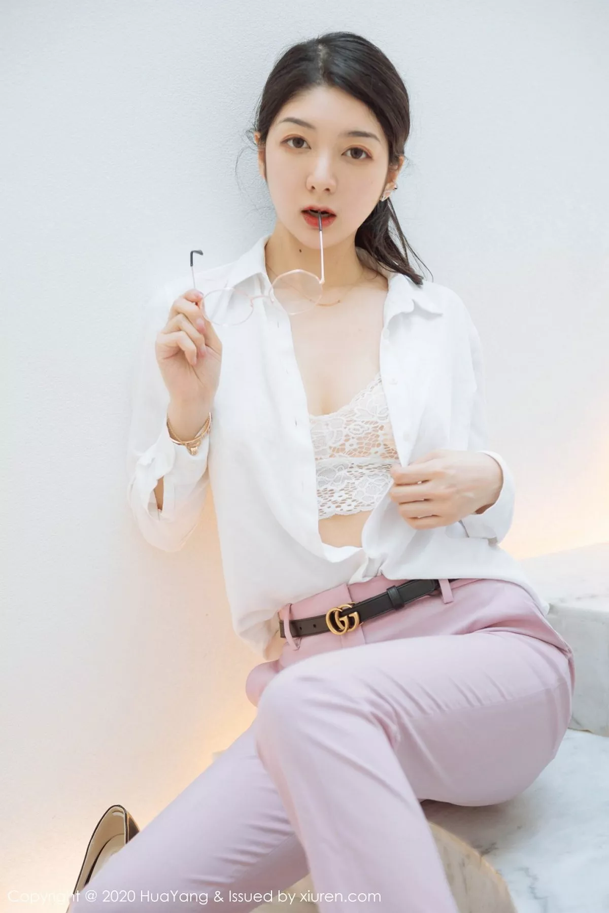 秀人集.com_[HuaYang花漾]Vol.255_女神Angela小热巴云南旅拍白色蕾丝内衣配开档黑丝诱惑写真60P