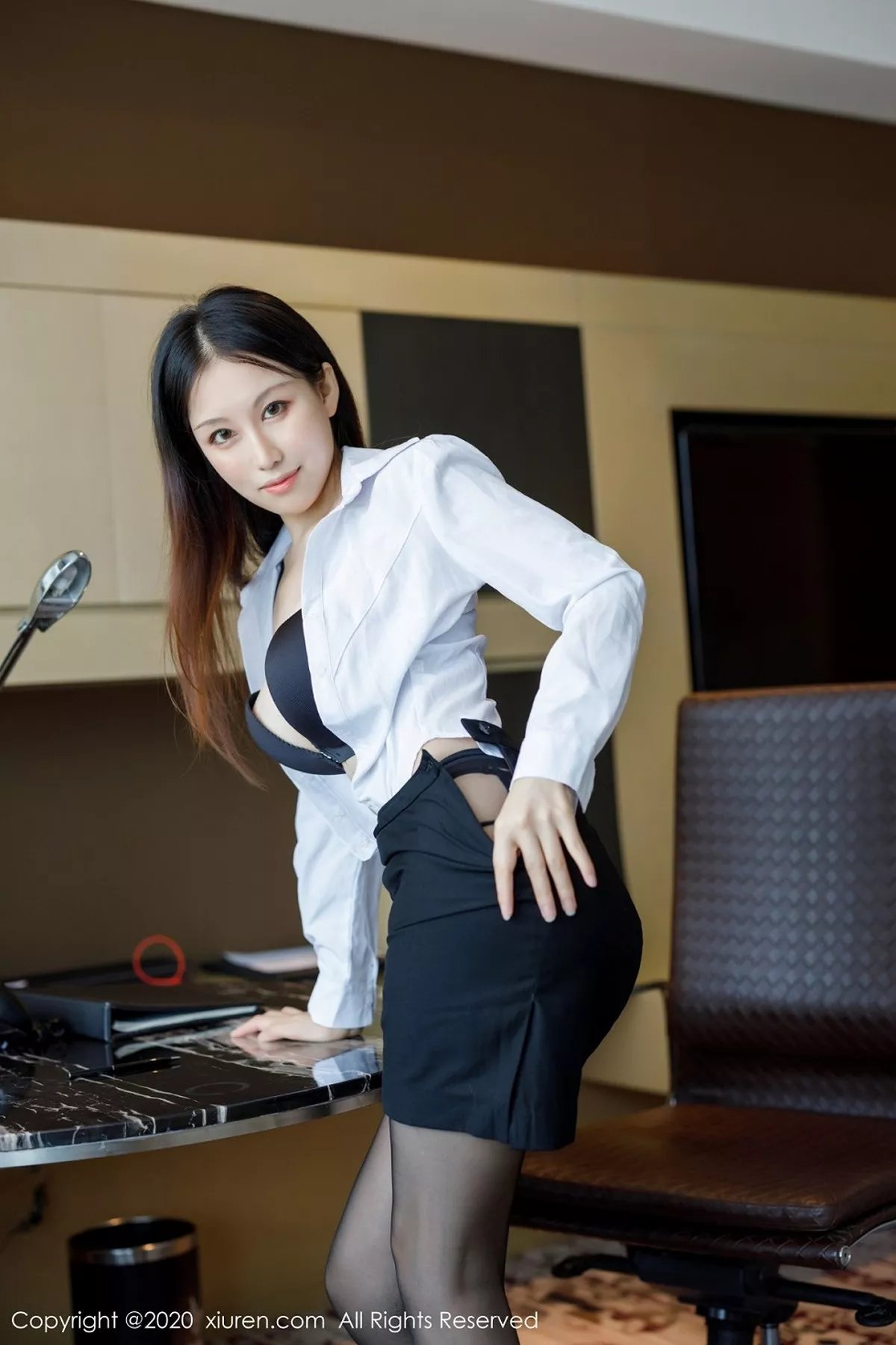 秀人集.com_[XiuRen秀人网]No.2649_嫩模月音瞳白衬衣秘书OL主题黑短裙配开档黑丝裤袜撩人诱惑写真46P
