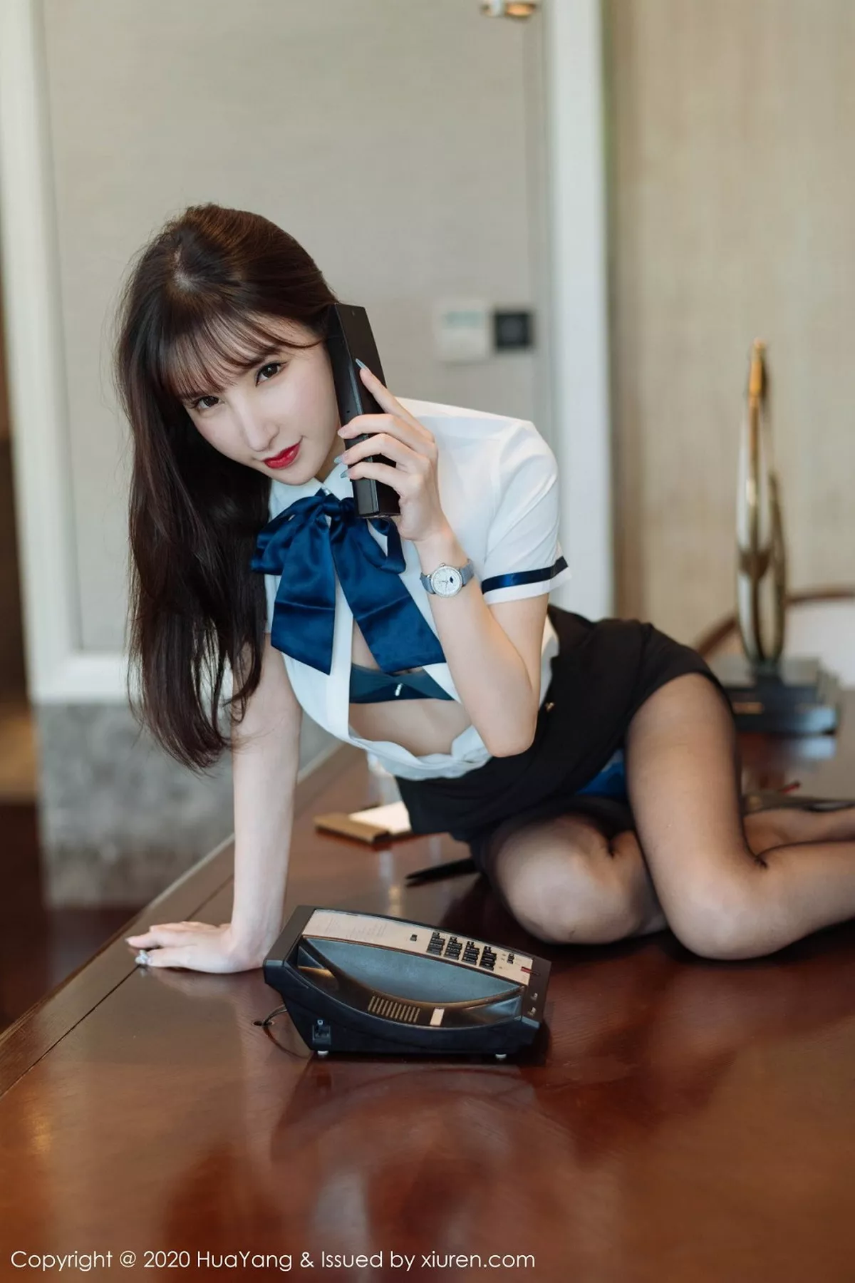 秀人集.com_[HuaYang花漾]Vol.312_女神周于希Sandy西双版纳旅拍黑短裙配开档黑丝裤袜诱惑写真63P