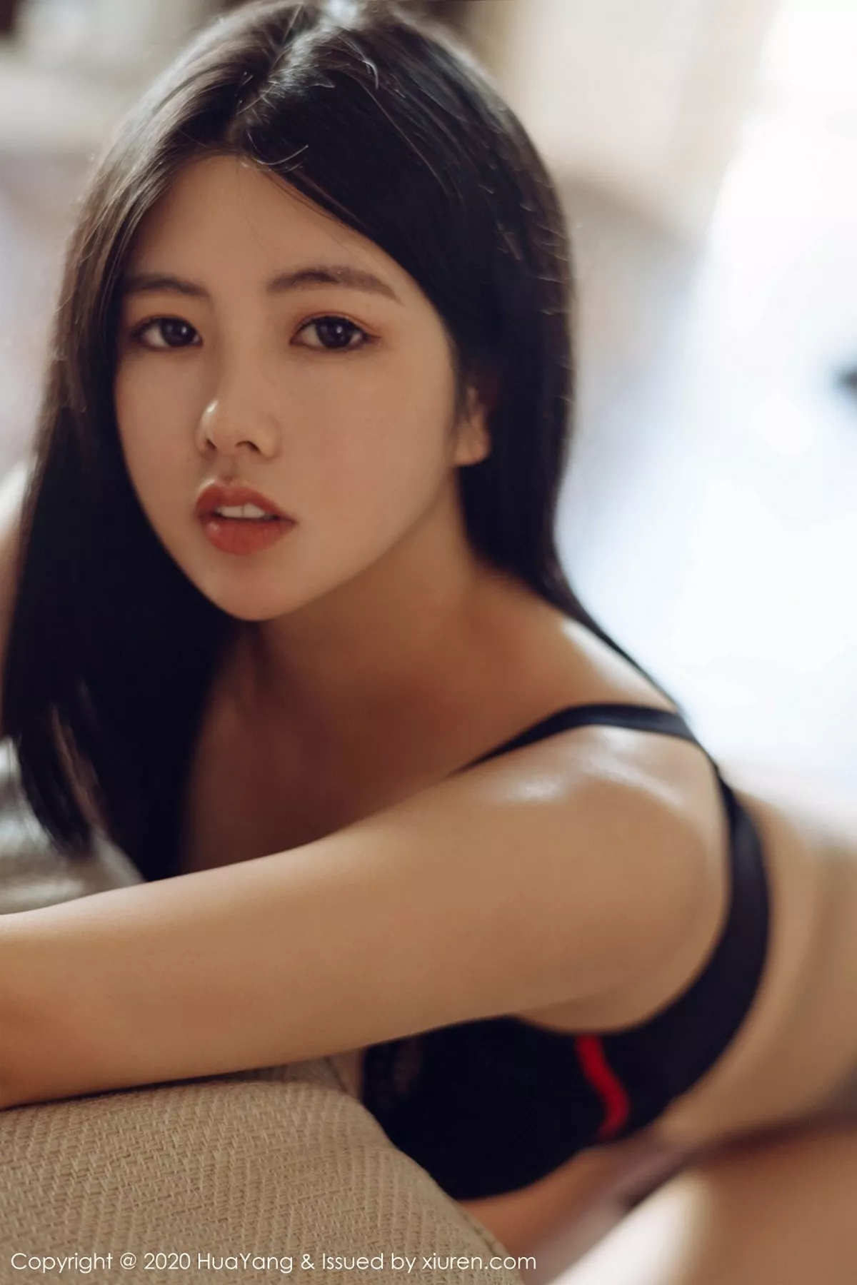 秀人集.com_[HuaYang花漾]Vol.303_女神娜露Selena西双版纳旅拍私房女仆装配肉丝裤袜诱惑写真55P