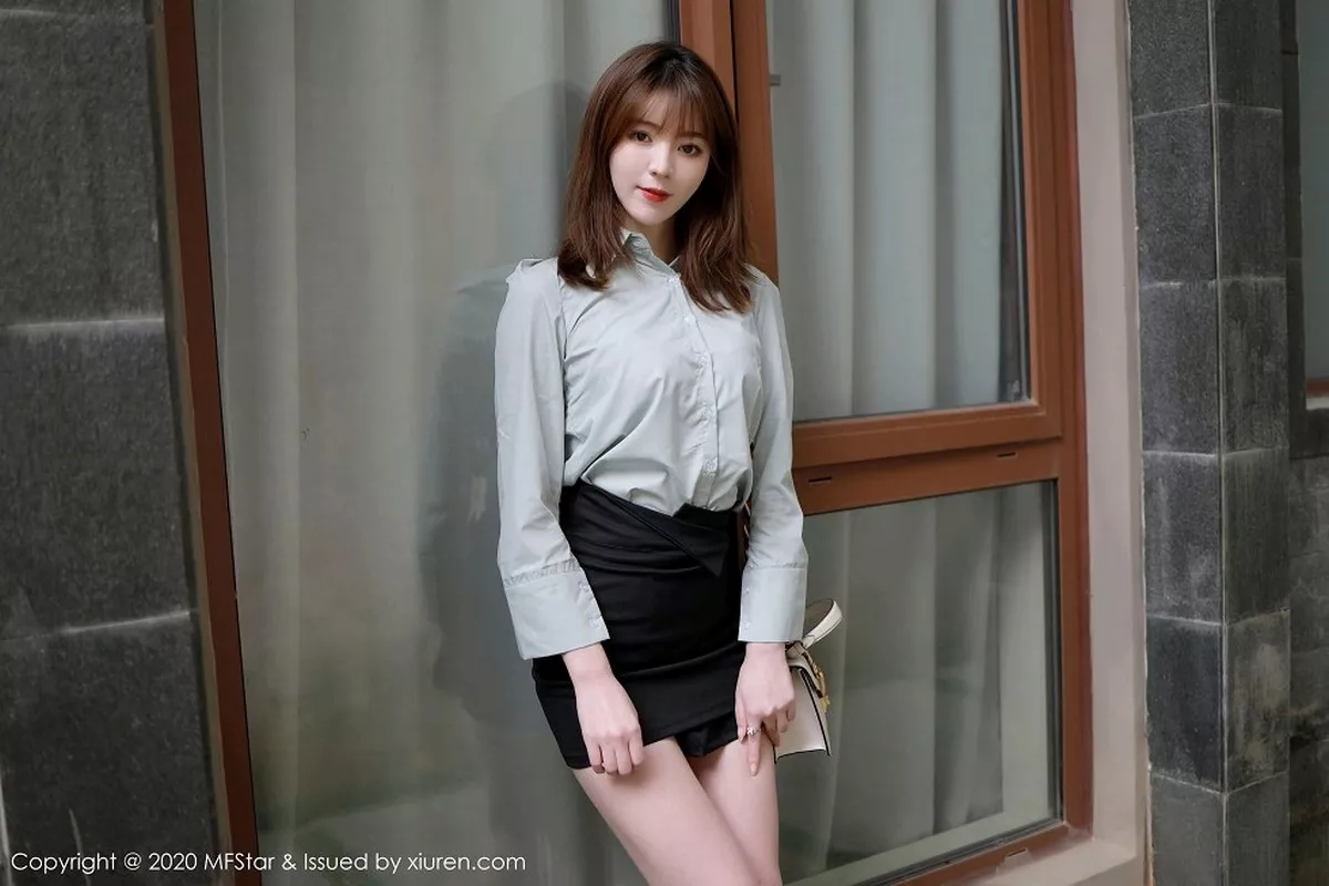 秀人集.com_[MFStar模范学院]Vol.429_嫩模yoo优优三亚旅拍都市职场OL主题黑短裙秀美腿性感写真57P