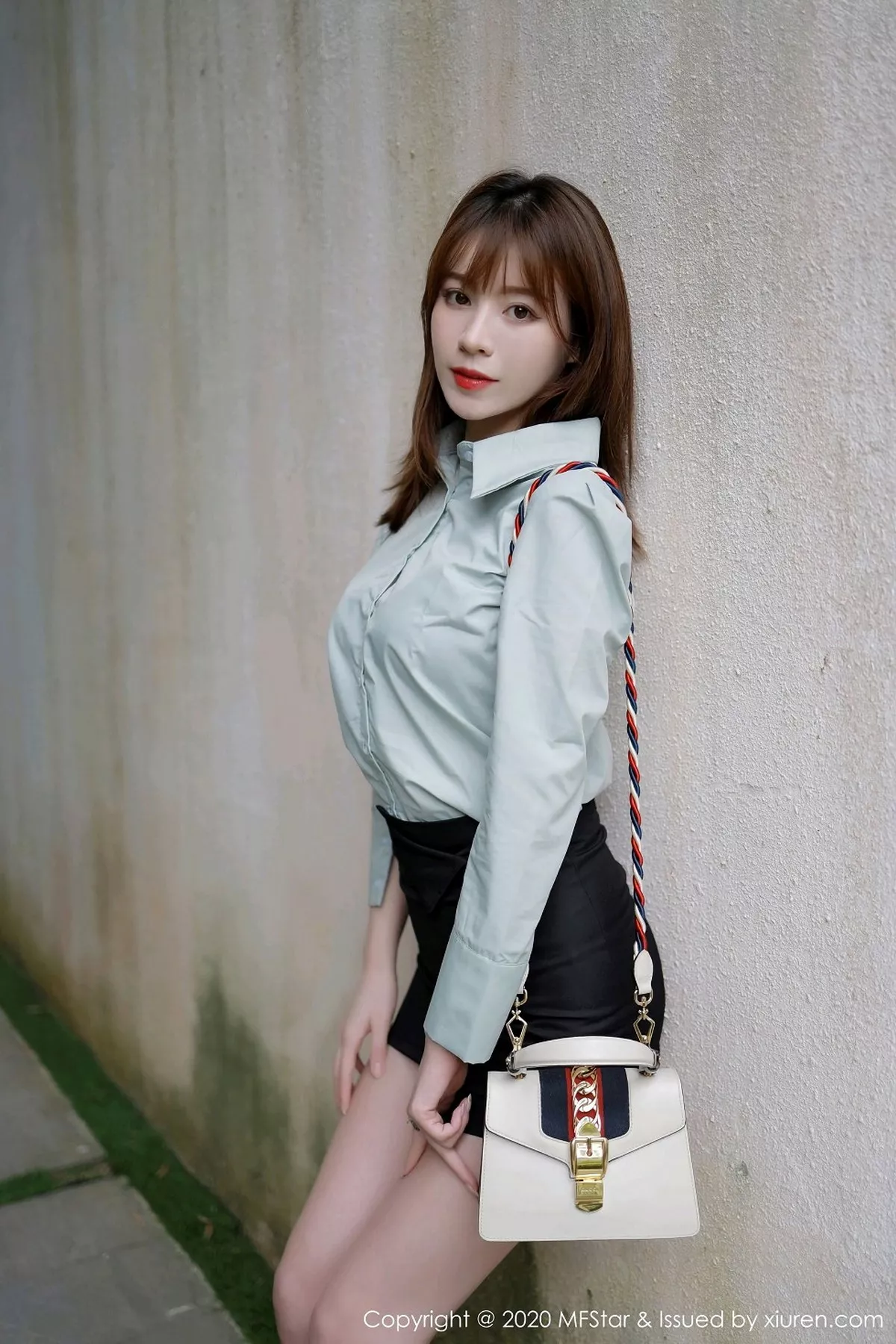 秀人集.com_[MFStar模范学院]Vol.429_嫩模yoo优优三亚旅拍都市职场OL主题黑短裙秀美腿性感写真57P