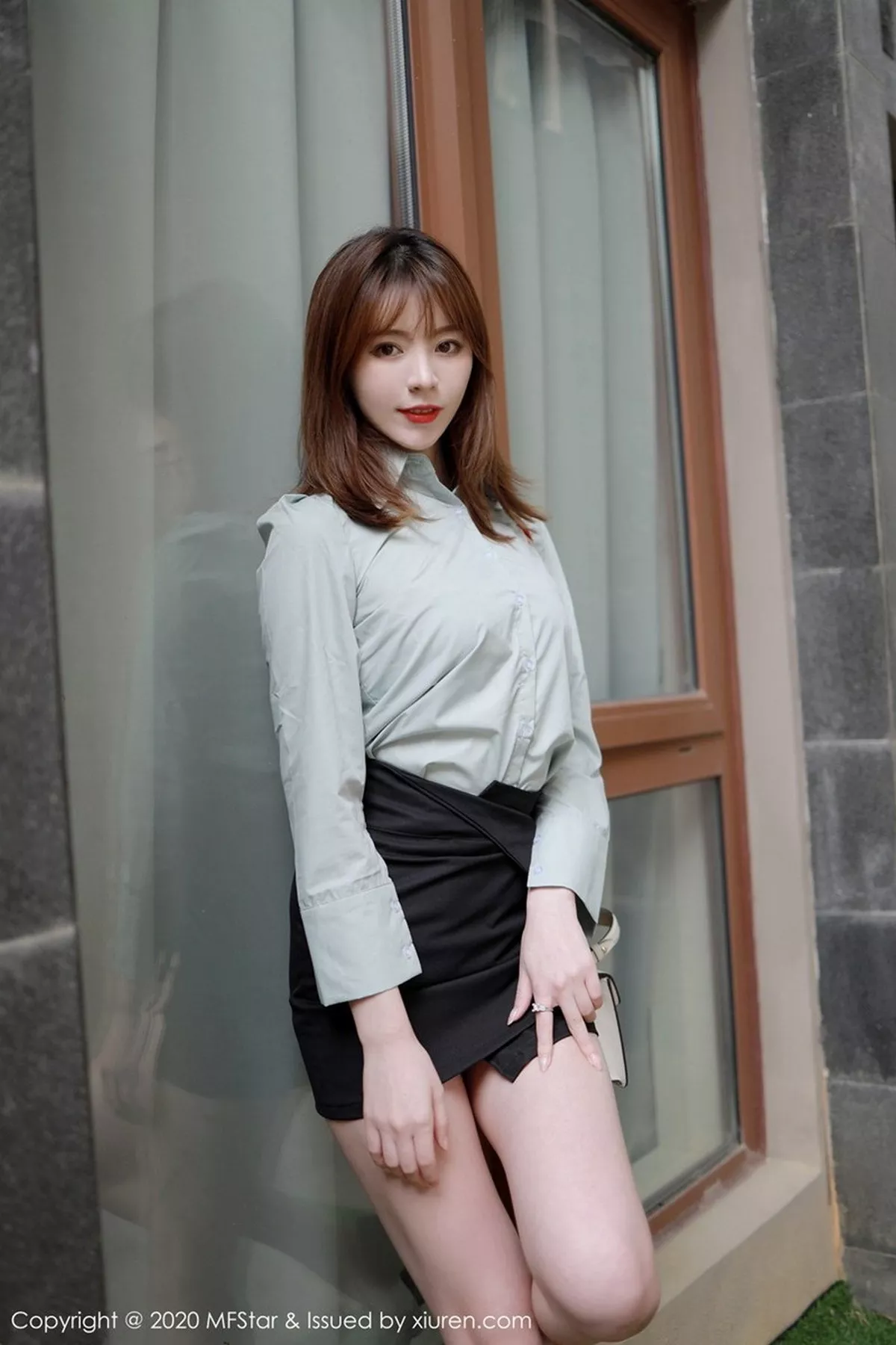 秀人集.com_[MFStar模范学院]Vol.429_嫩模yoo优优三亚旅拍都市职场OL主题黑短裙秀美腿性感写真57P