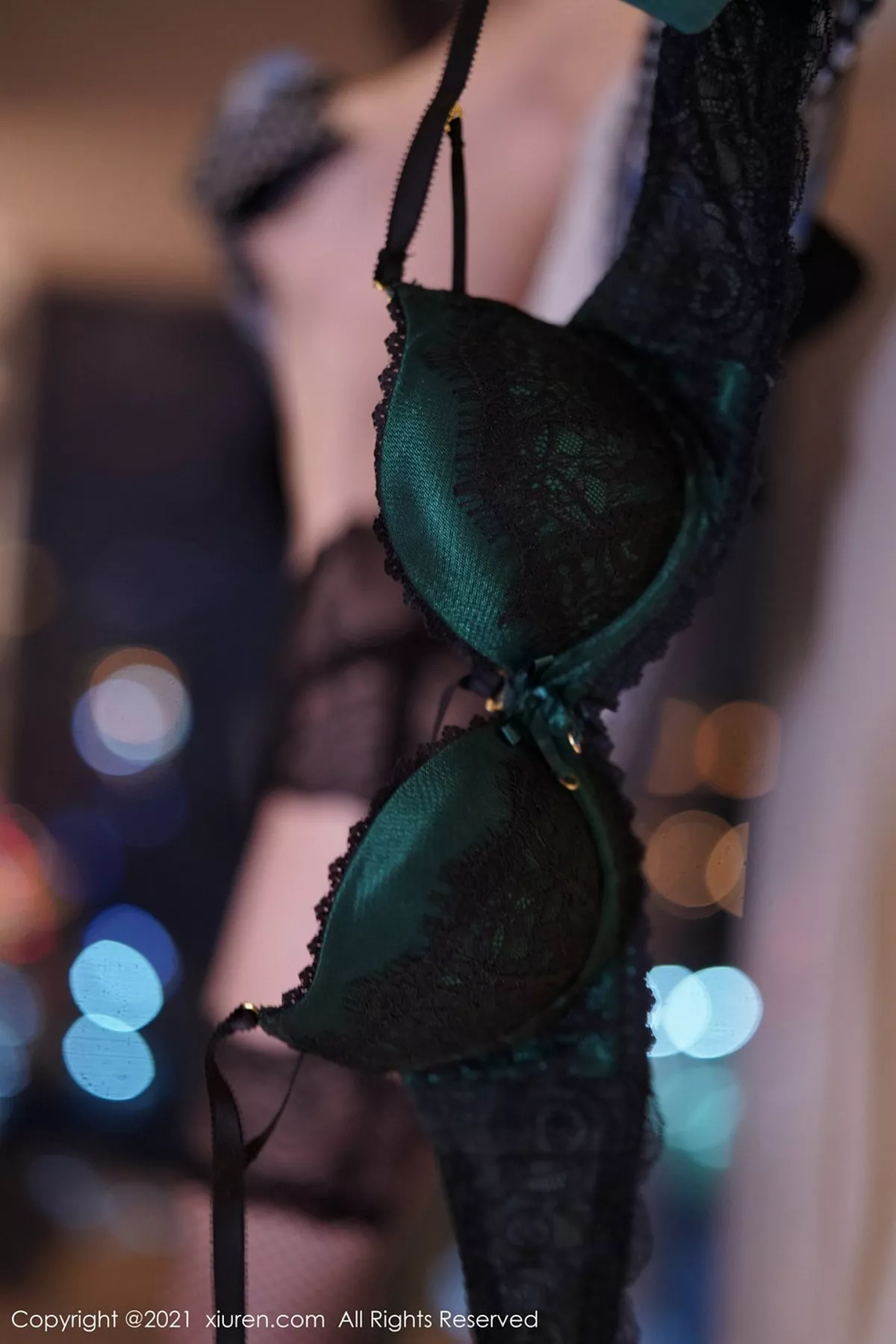 秀人集.com_[XiuRen秀人网]No.3097_女神周于希剧情主题私房性感内衣配吊带黑丝渔网撩人诱惑写真82P