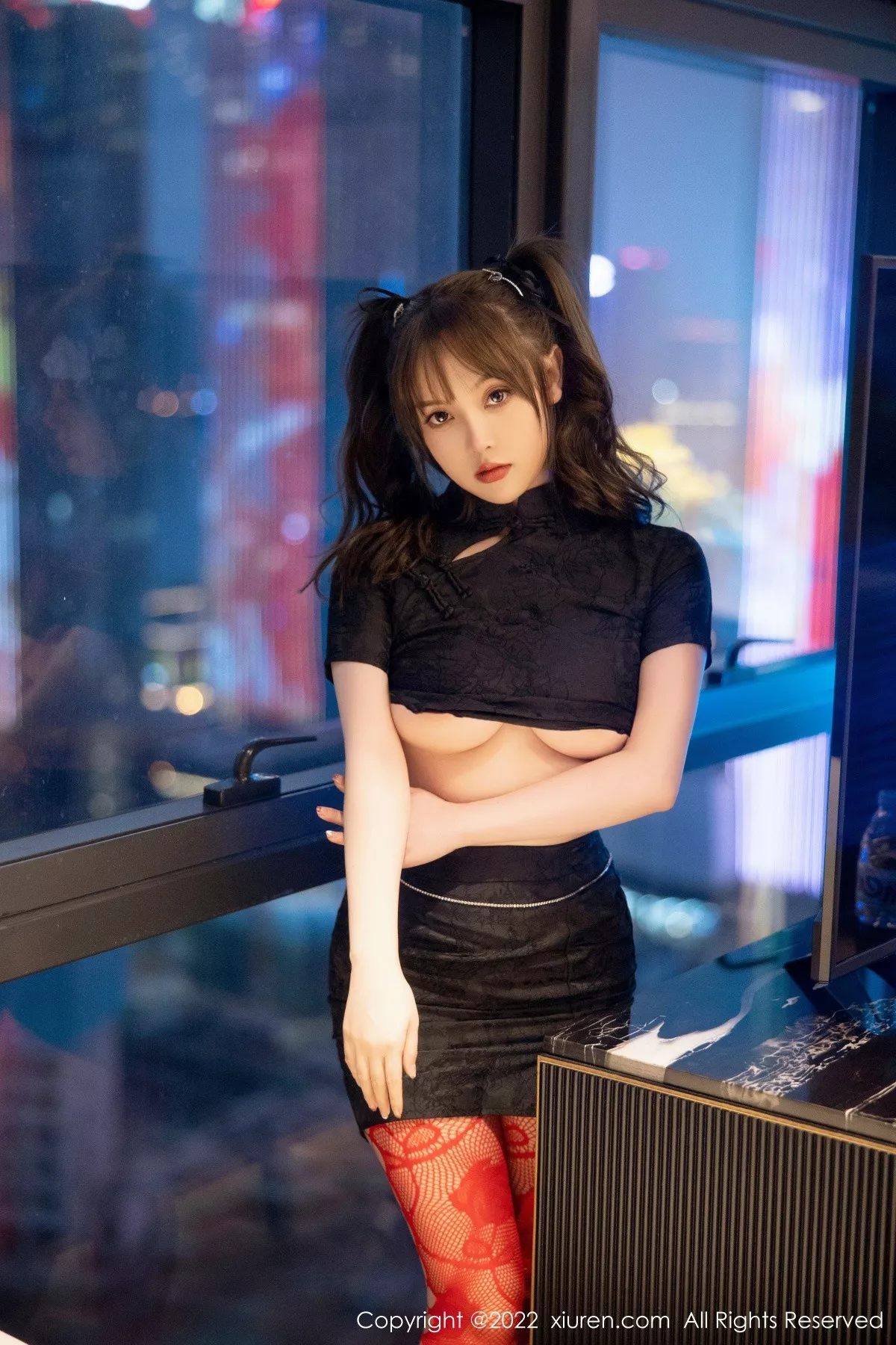 秀人集.com_[XiuRen秀人网]No.5225_模特豆瓣酱黑色短旗袍半脱露红色网格丝袜秀丰满身材诱惑写真74P