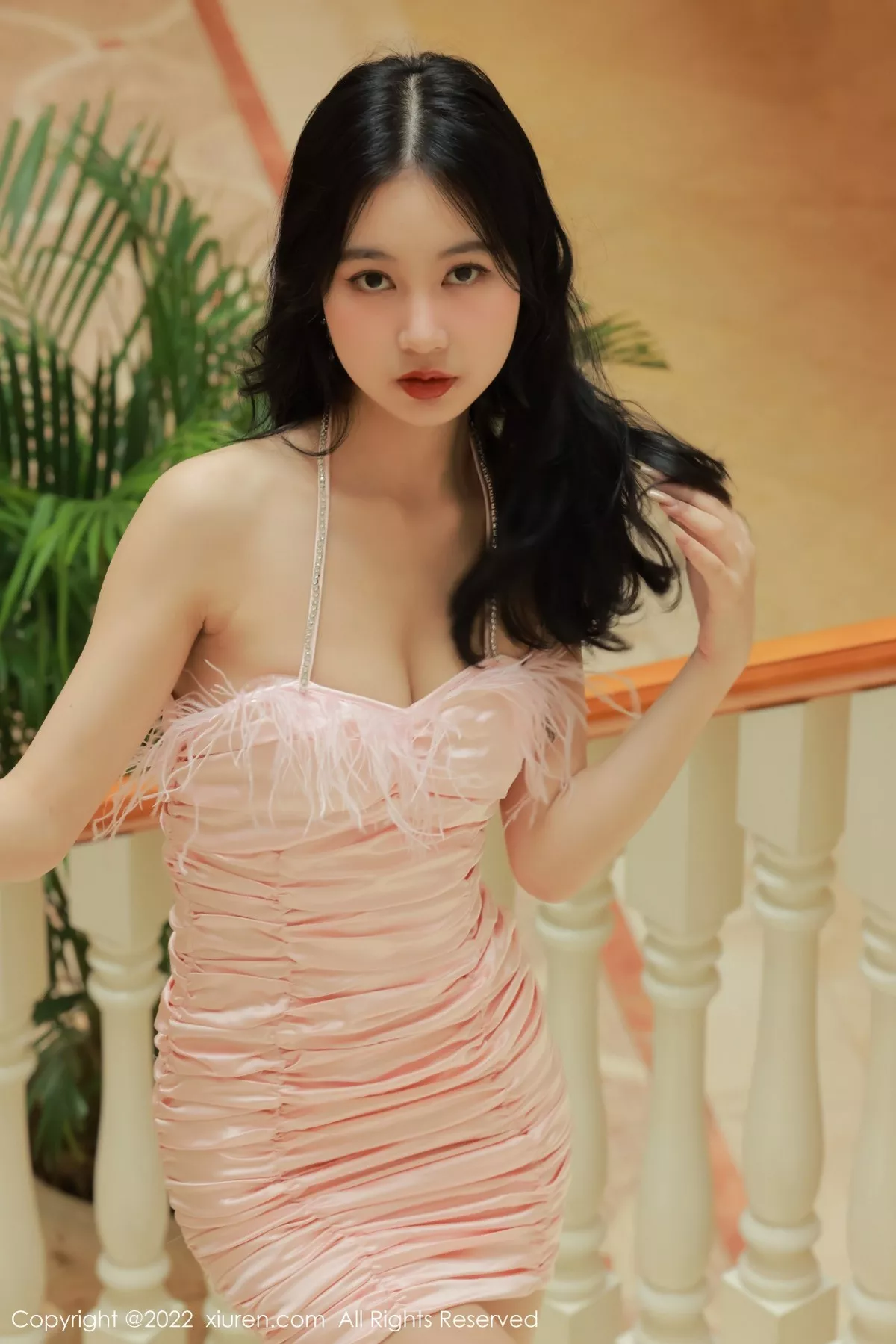 秀人集.com_[XiuRen秀人网]No.5235_模特谢晚晚澳门旅拍性感粉色吊带配超薄肉丝半脱秀翘臀诱惑写真52P