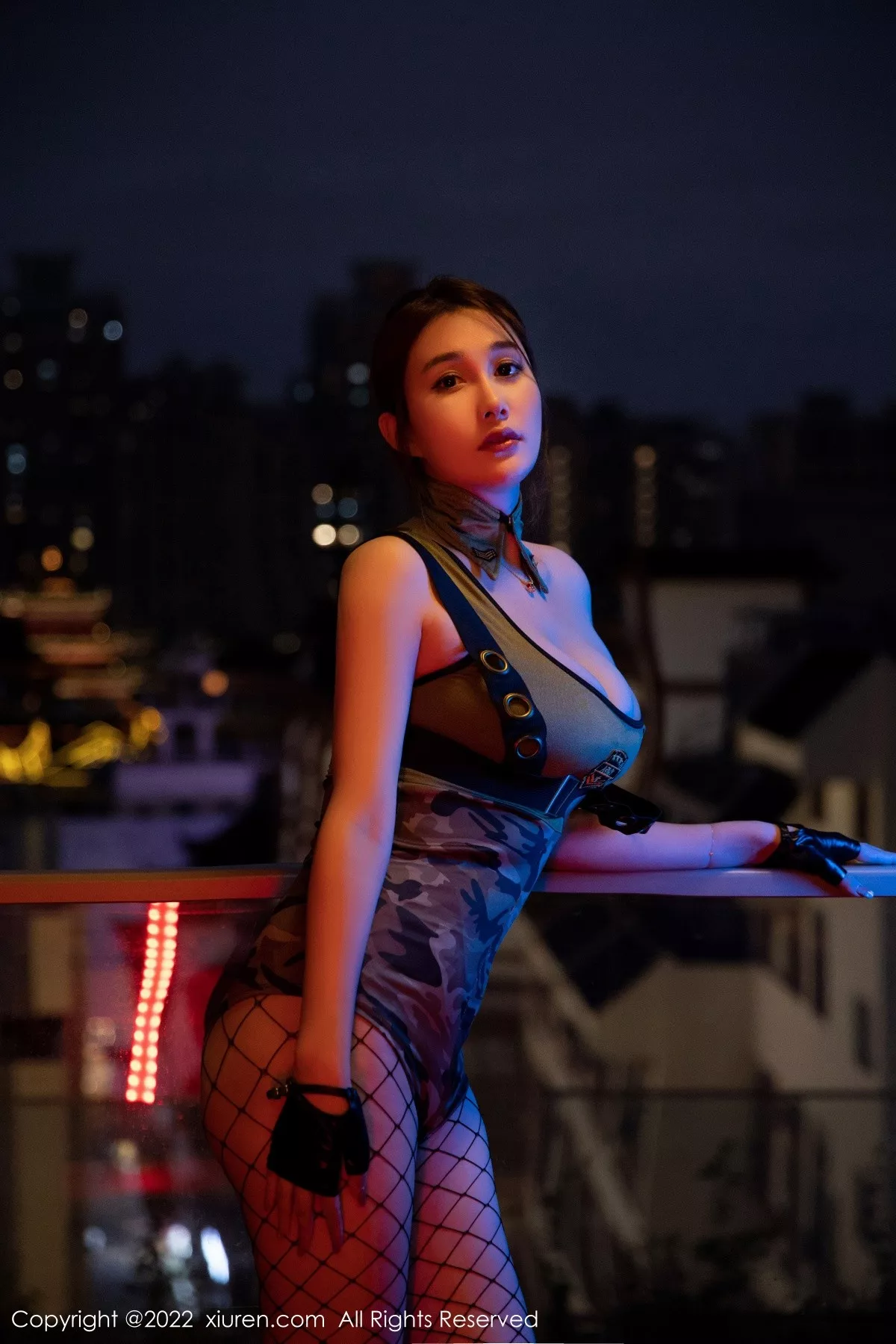 秀人集.com_[XiuRen秀人网]No.5234_模特宥利性感短款连体迷彩服饰配黑丝网袜秀完美身材诱惑写真53P