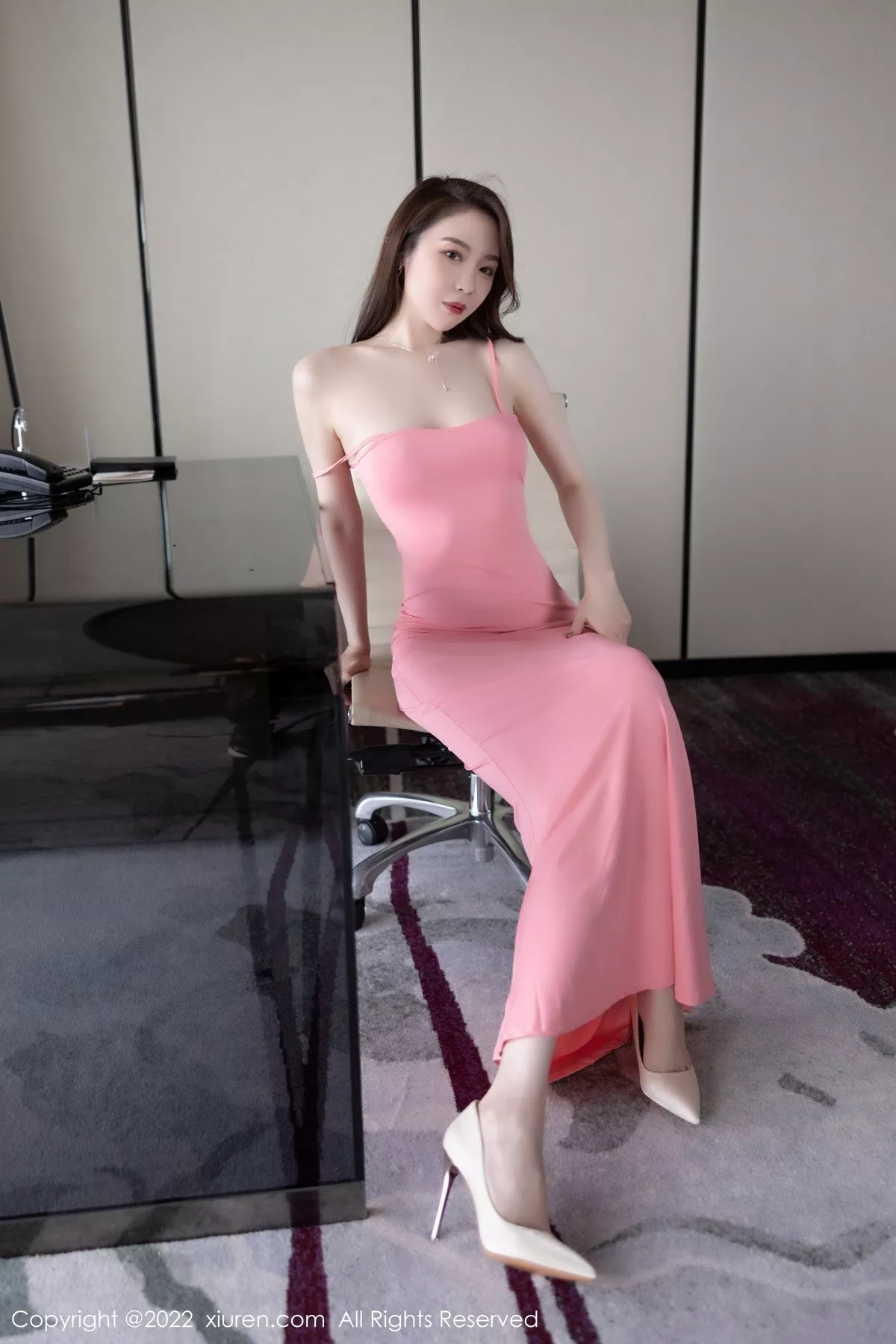 秀人集.com_[XiuRen秀人网]No.5379_模特梦心玥佛山心愿旅拍性感粉色吊带长裙秀高挑身材诱惑写真82P