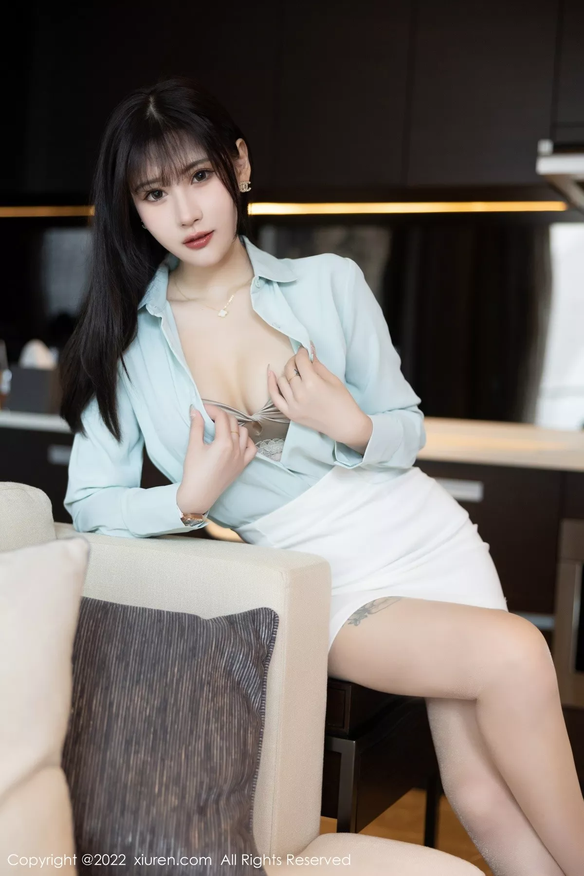 秀人集.com_[XiuRen秀人网]No.5555_模特张欣欣淡蓝色上衣配白短裙露性感内衣配原色丝袜诱惑写真80P