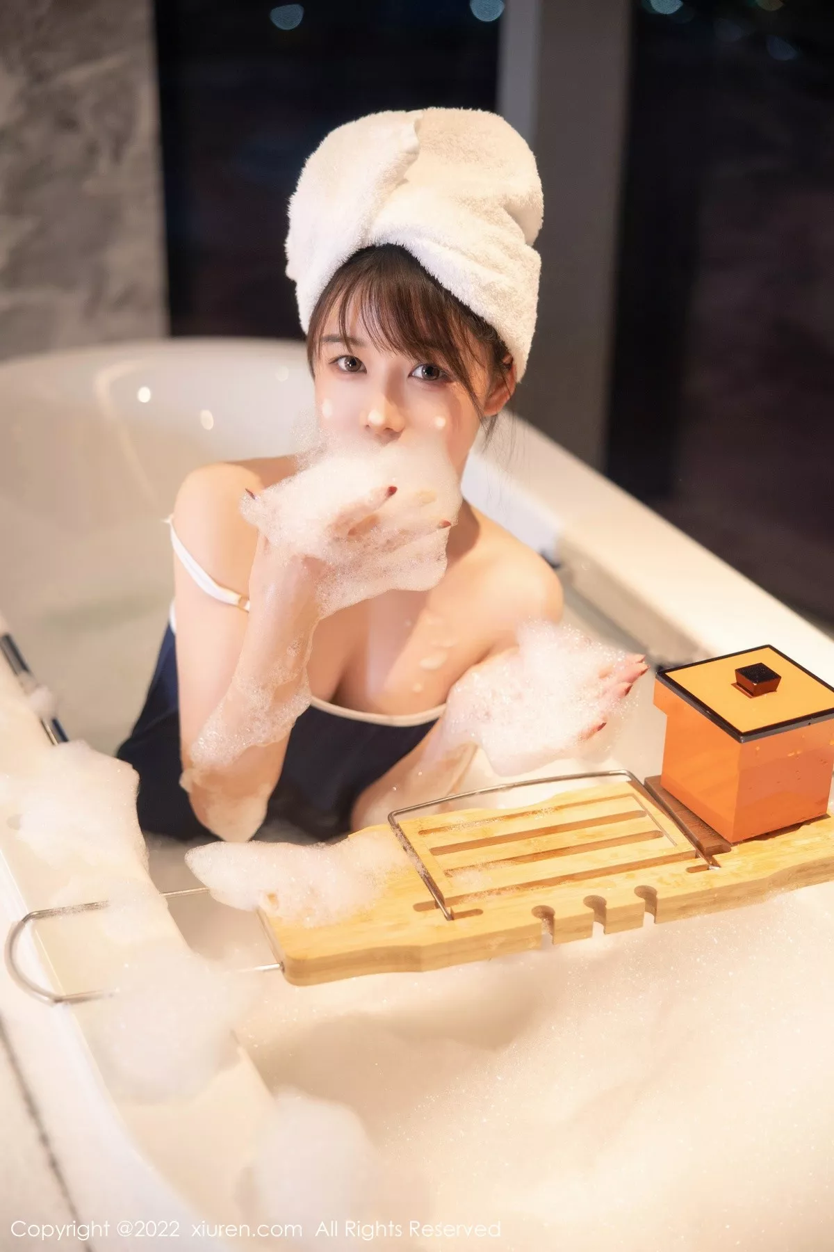 秀人集.com_[XiuRen秀人网]No.5477_模特婠婠么私房浴缸性感深蓝色比基尼湿身泡泡浴撩人诱惑写真76P