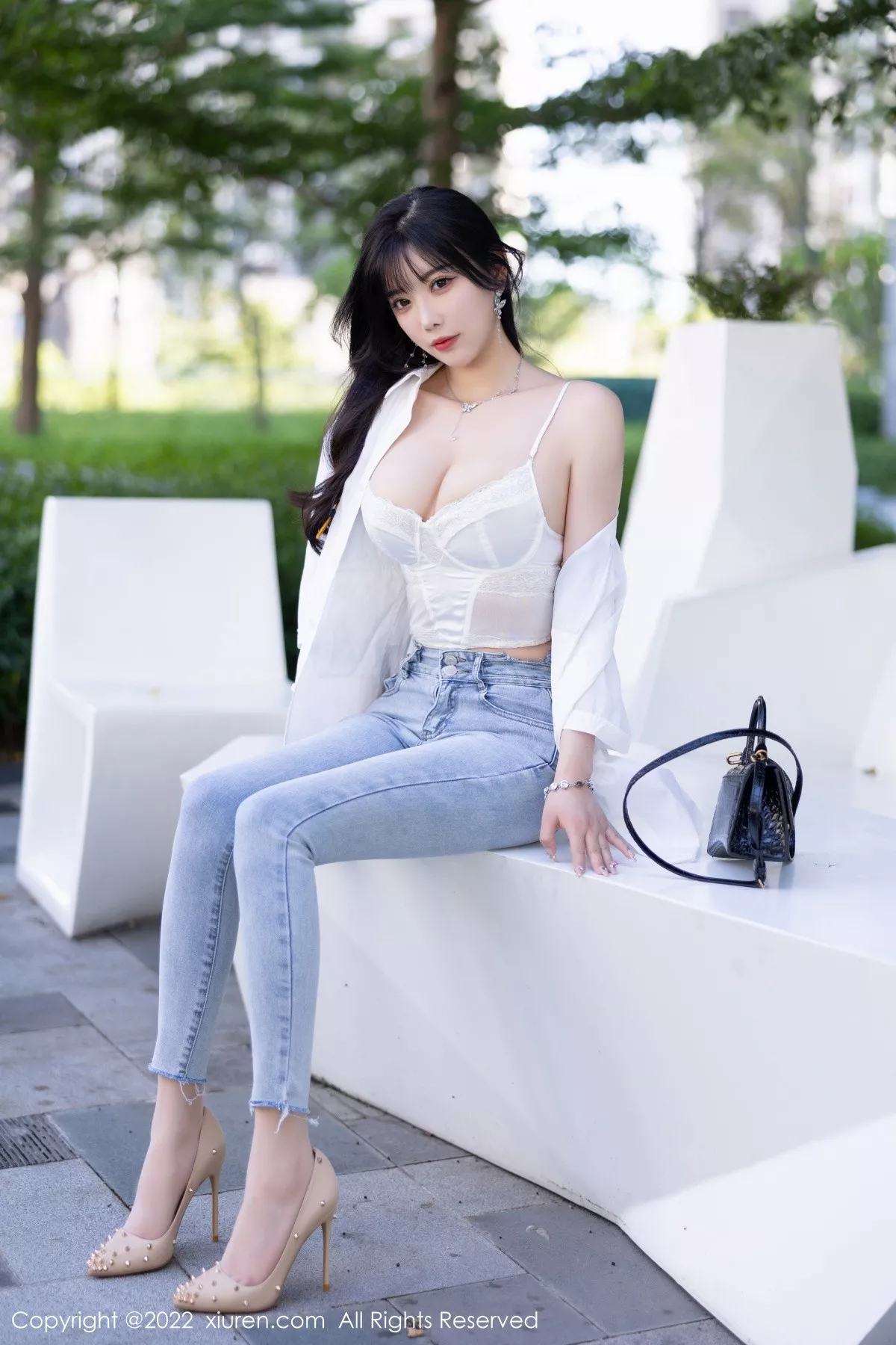 秀人集.com_[XiuRen秀人网]No.5614_女神杨晨晨Yome私房半脱露白色内衣配无内肉丝迷人诱惑写真83P