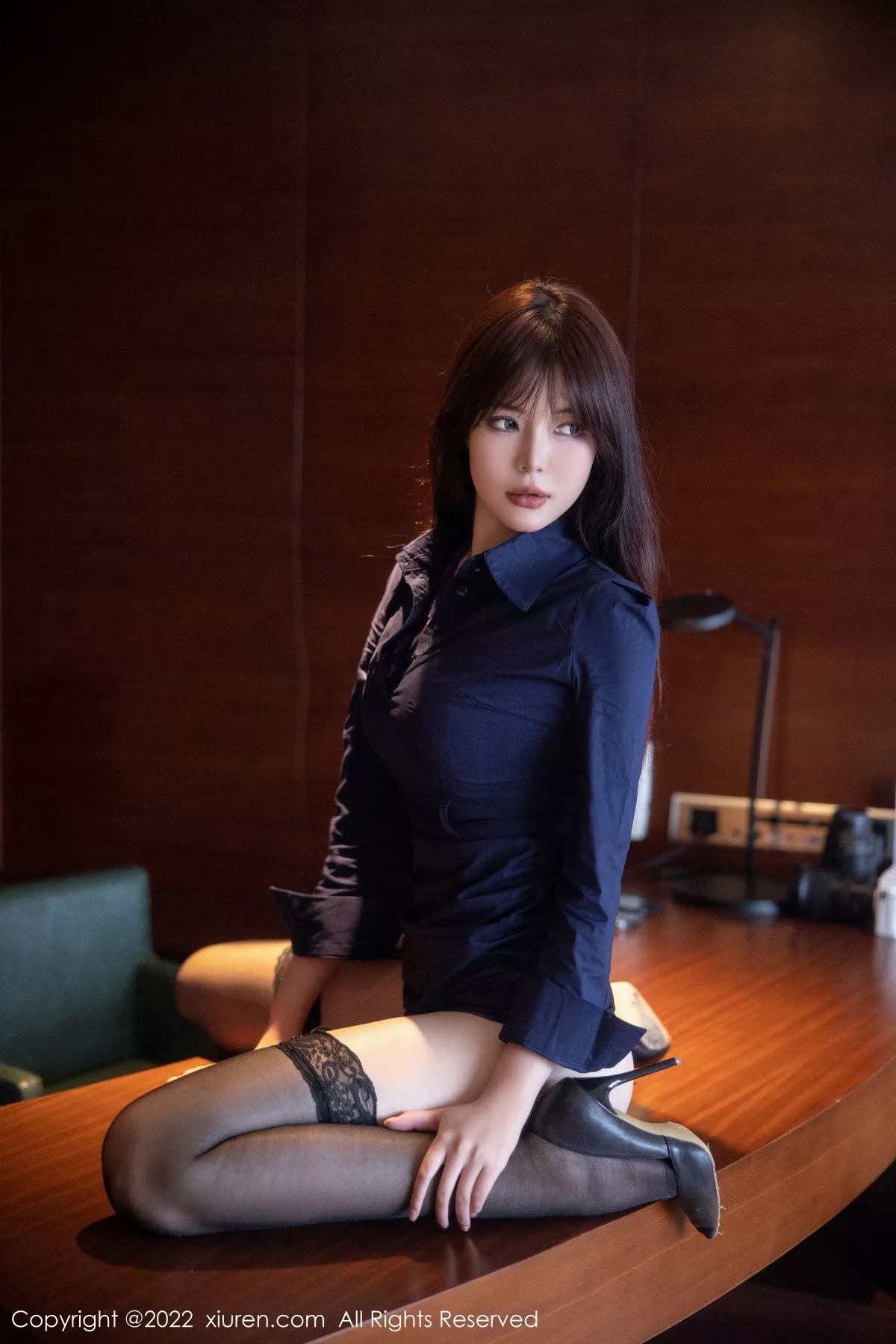 秀人集.com_[XiuRen秀人网]No.5813_模特Arude薇薇脱深蓝色连衣短裙露紫色情趣蕾丝内衣诱惑写真69P