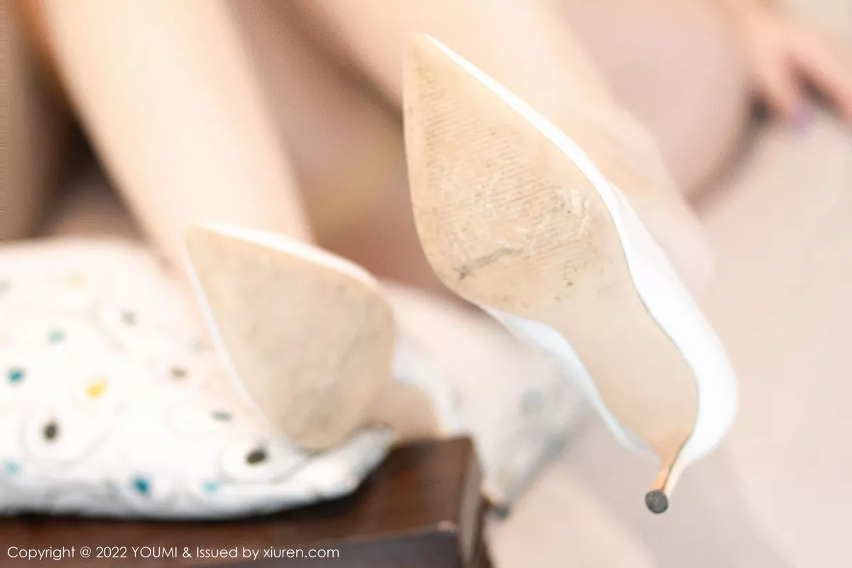 秀人集.com_[YouMi尤蜜荟]Vol.857_模特小海臀Rena珍珠色收身服饰配肉丝吊袜秀浑圆翘臀诱惑写真78P