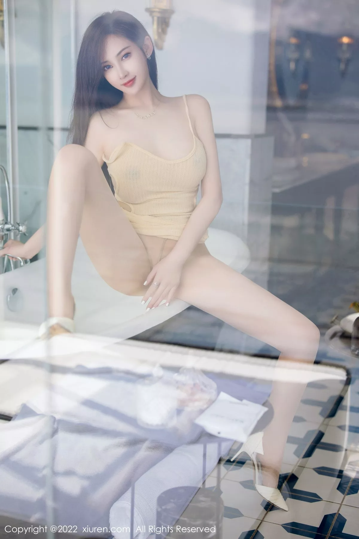 秀人集.com_[XiuRen秀人网]No.5912_女神奶瓶土肥圆大理旅拍黄色吊带短裙秀丰满身材惹火诱惑写真82P