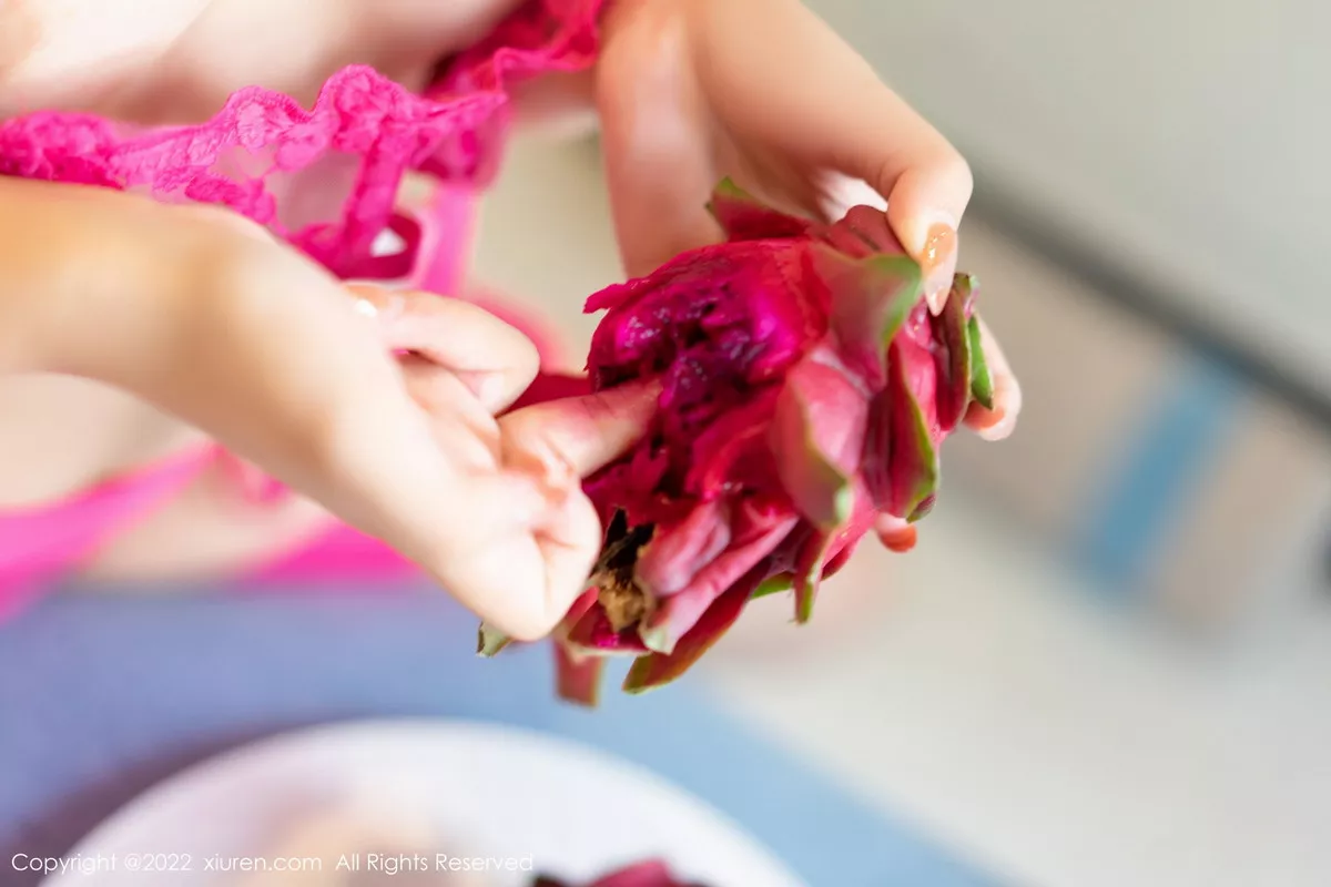 秀人集.com_[XiuRen秀人网]No.6058_模特张思允Nice脱玫红色外衣露性感轻透薄纱内衣惹火诱惑写真75P