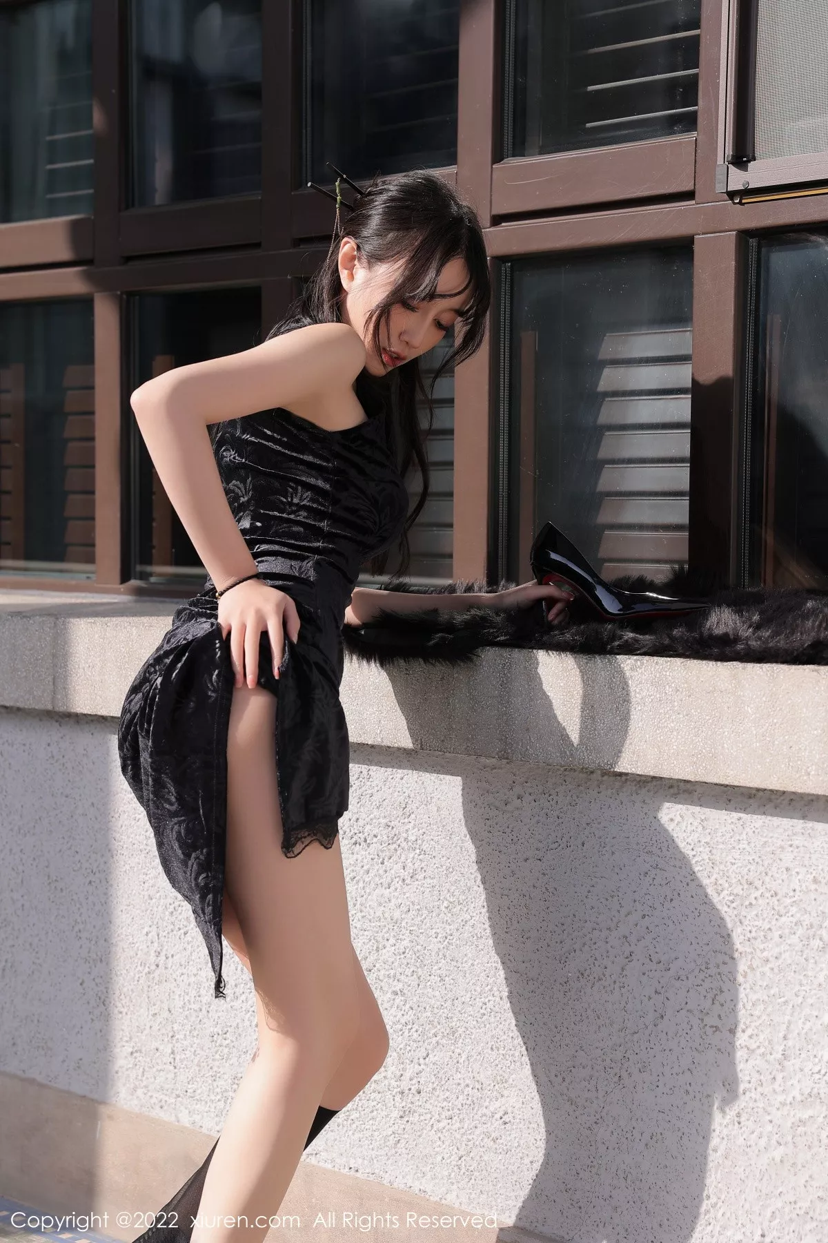 秀人集.com_[XiuRen秀人网]No.6050_模特玥儿玥er性感黑色露肩旗袍配超薄黑丝秀曼妙身姿迷人写真62P