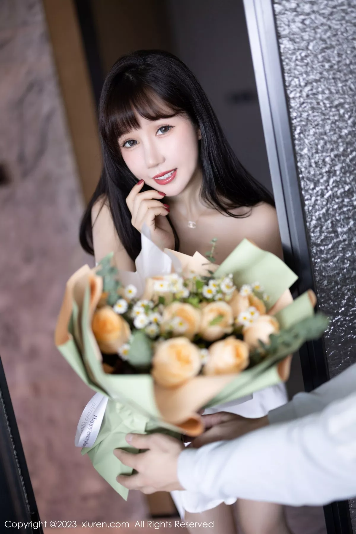 秀人集.com_[XiuRen秀人网]No.6153_模特波巧酱海南岛旅拍性感白T配原色丝袜秀曼妙身姿诱惑写真82P