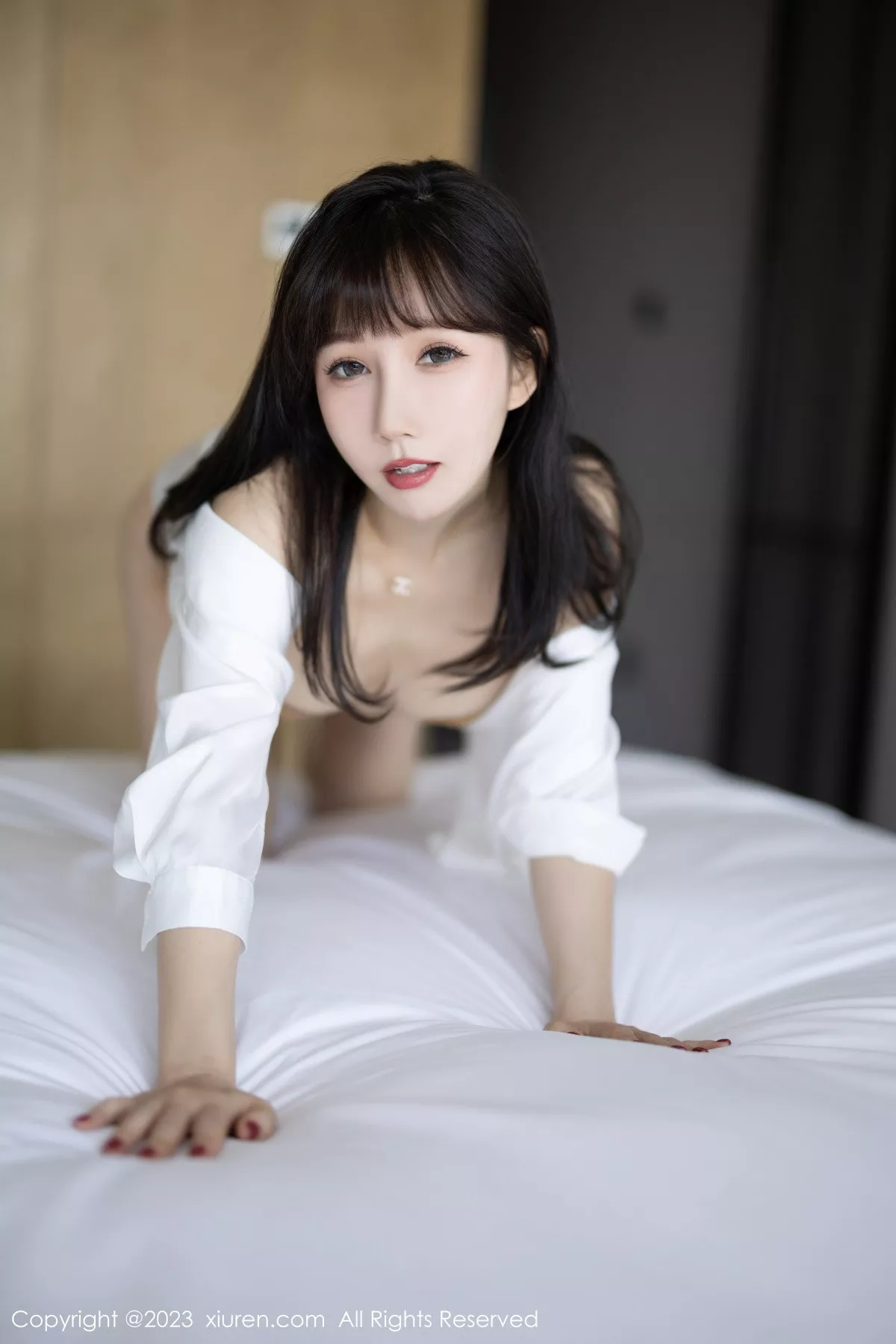 秀人集.com_[XiuRen秀人网]No.6153_模特波巧酱海南岛旅拍性感白T配原色丝袜秀曼妙身姿诱惑写真82P