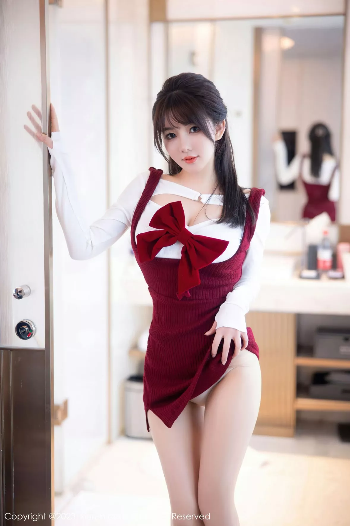 秀人集.com_[XiuRen秀人网]No.6168_模特婠婠么新春主题私房床上脱低胸服饰秀绝美身材迷人诱惑写真84P