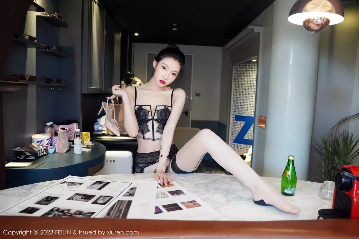 秀人集.com_[FeiLin嗲囡囡]VOL.465_女神冯木木LRIS性感黑色情趣内衣配黑丝吊袜秀完美身材诱惑写真92P