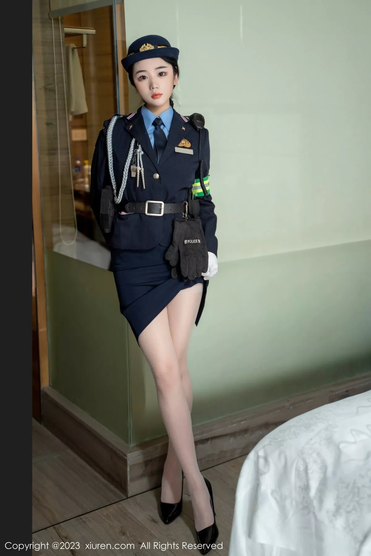 秀人集.com_[XiuRen秀人网]No.6497_模特汐汐爱吃草莓脱搜查官制服露性感内衣秀丰满身材诱惑写真85P