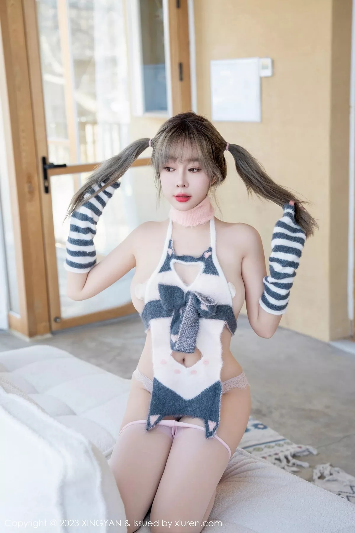 秀人集.com_[XINGYAN星颜社]VOL.189_女神王雨纯性感黑白条纹服饰配超薄白丝秀丰满身材诱惑写真80P