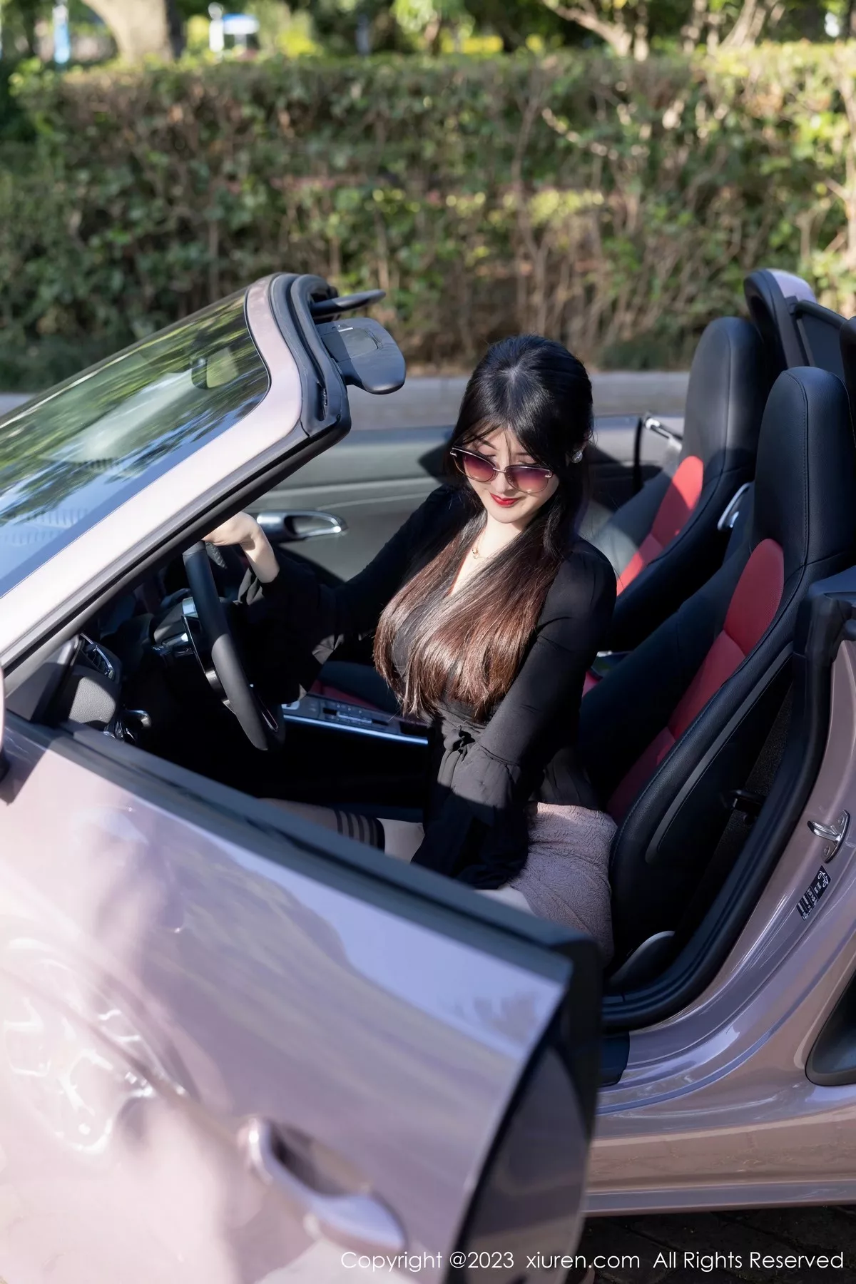 秀人集.com_[XiuRen秀人网]No.6676_模特诗诗kiki半脱露性感黑色内衣配黑丝袜秀丰腴有致身材诱惑写真82P