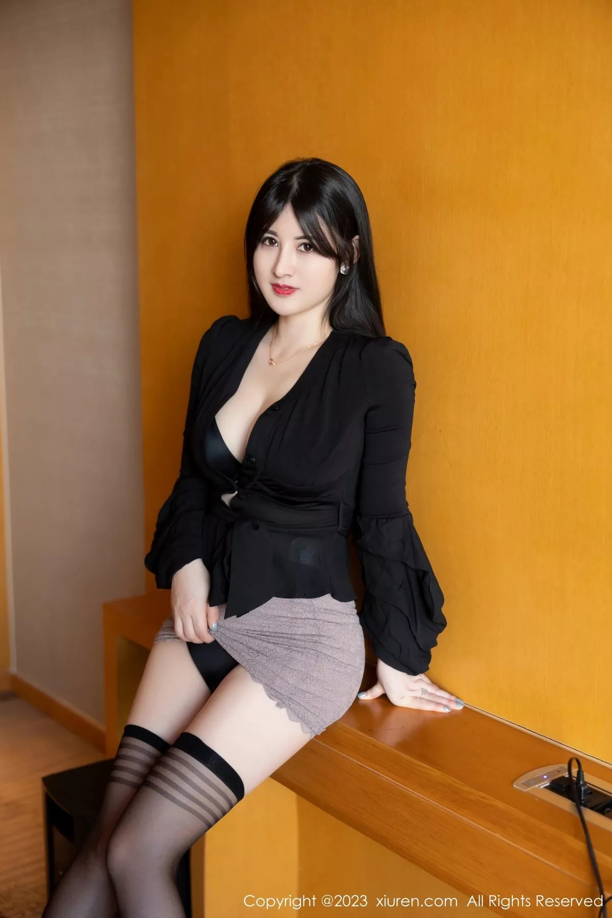 秀人集.com_[XiuRen秀人网]No.6676_模特诗诗kiki半脱露性感黑色内衣配黑丝袜秀丰腴有致身材诱惑写真82P