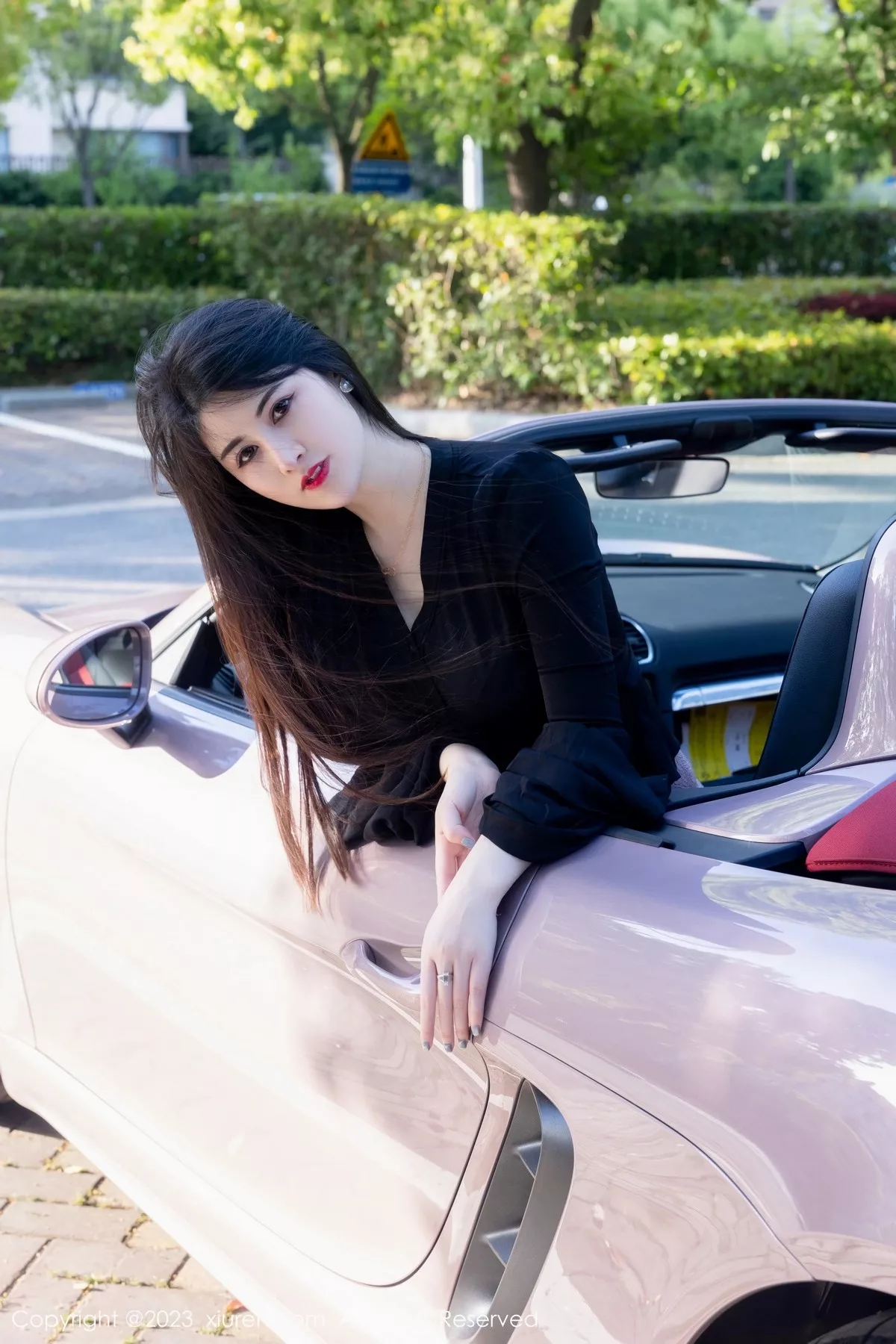 秀人集.com_[XiuRen秀人网]No.6676_模特诗诗kiki半脱露性感黑色内衣配黑丝袜秀丰腴有致身材诱惑写真82P