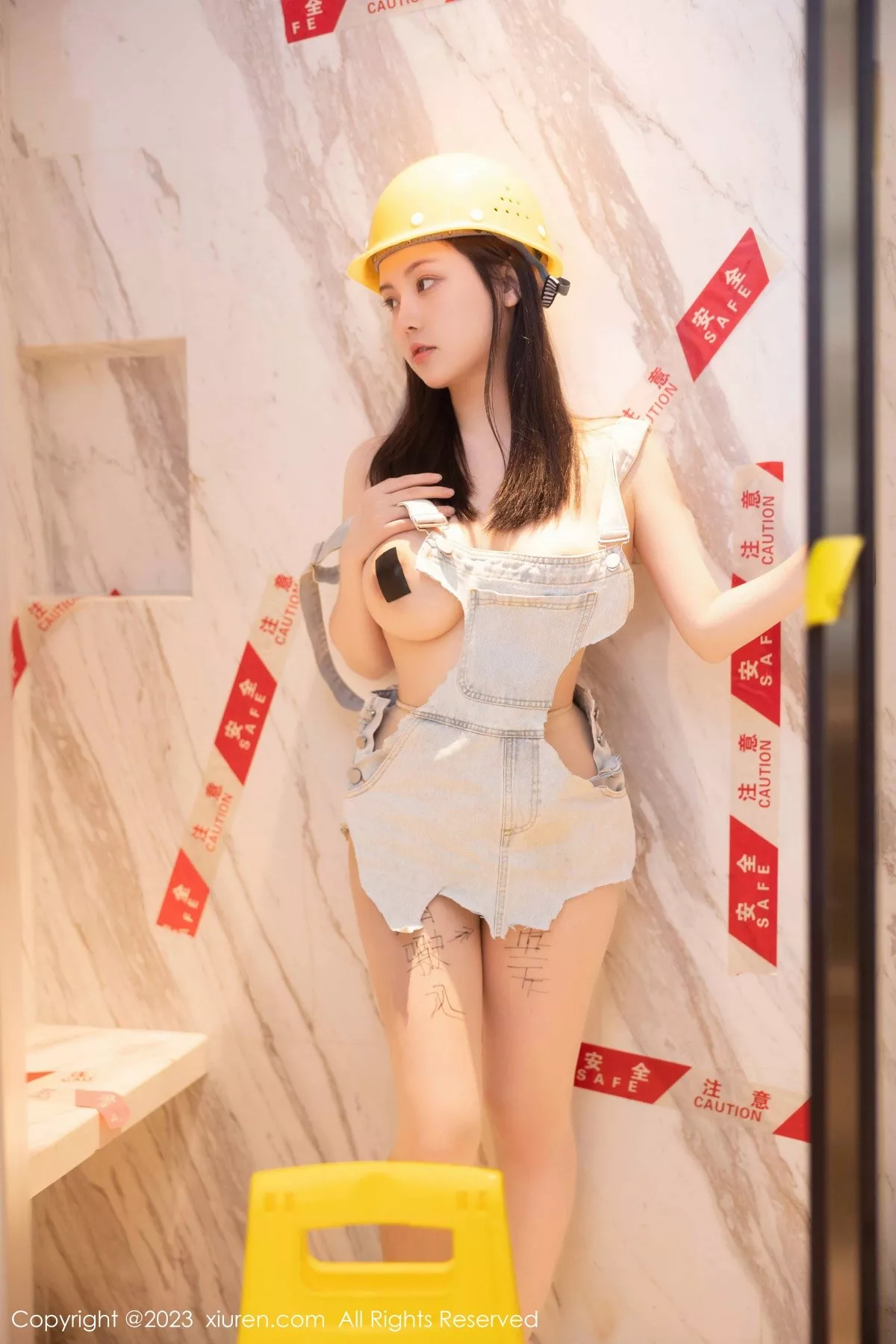 秀人集.com_[XiuRen秀人网]No.6760_模特豆瓣酱性感维修工装扮超薄无内肉丝秀火辣身材诱惑写真85P