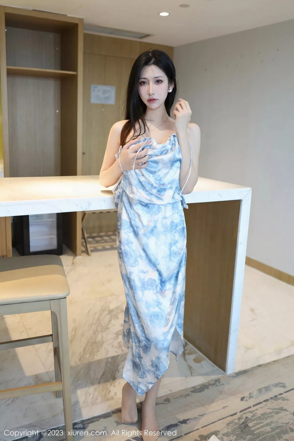 秀人集.com_[XiuRen秀人网]No.6783_模特依娜Yina性感浅色吊带连衣裙配原色丝袜秀曼妙身姿诱惑写真82P